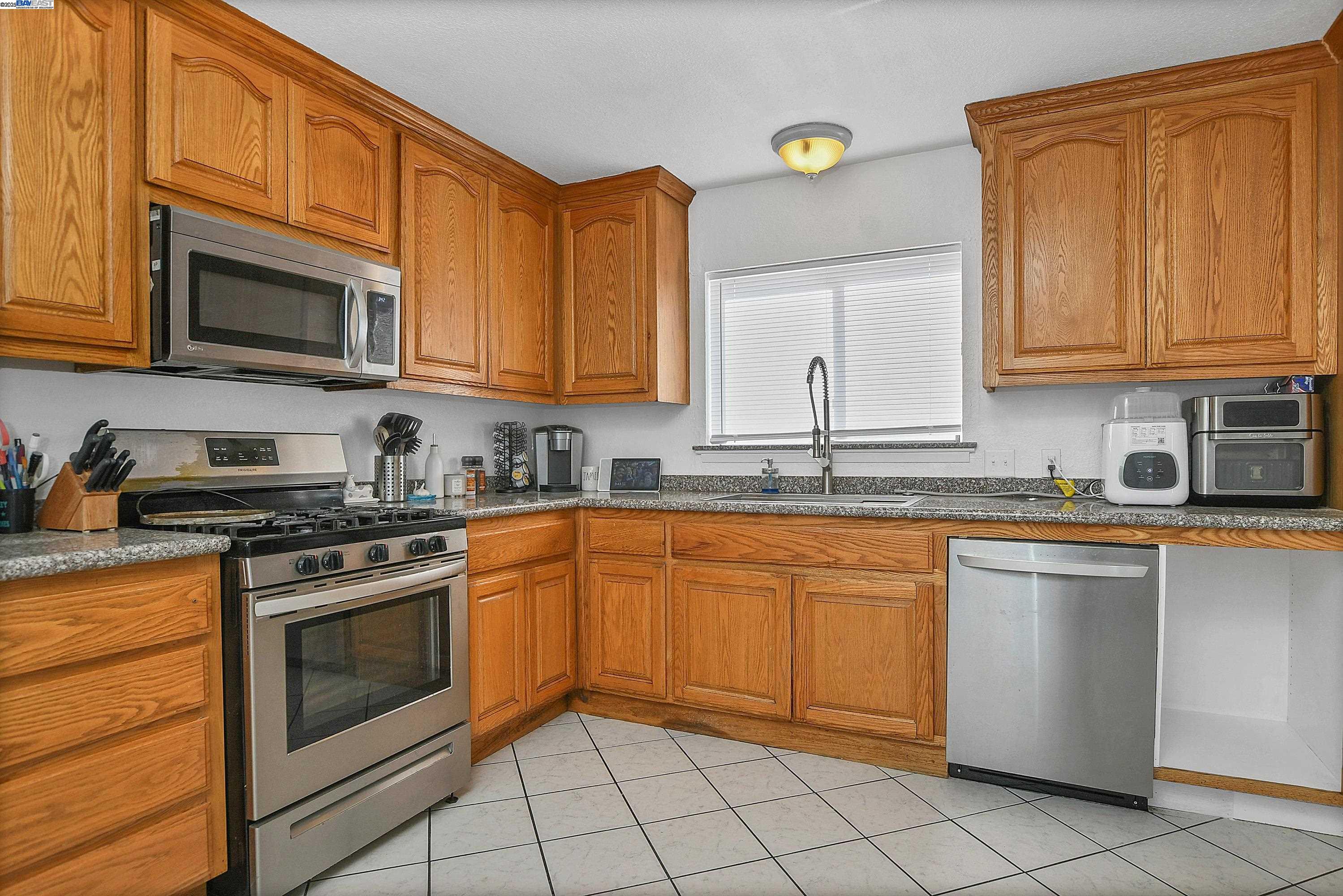 Detail Gallery Image 10 of 32 For 55 Malicoat Ave, Oakley,  CA 94561 - 3 Beds | 2 Baths