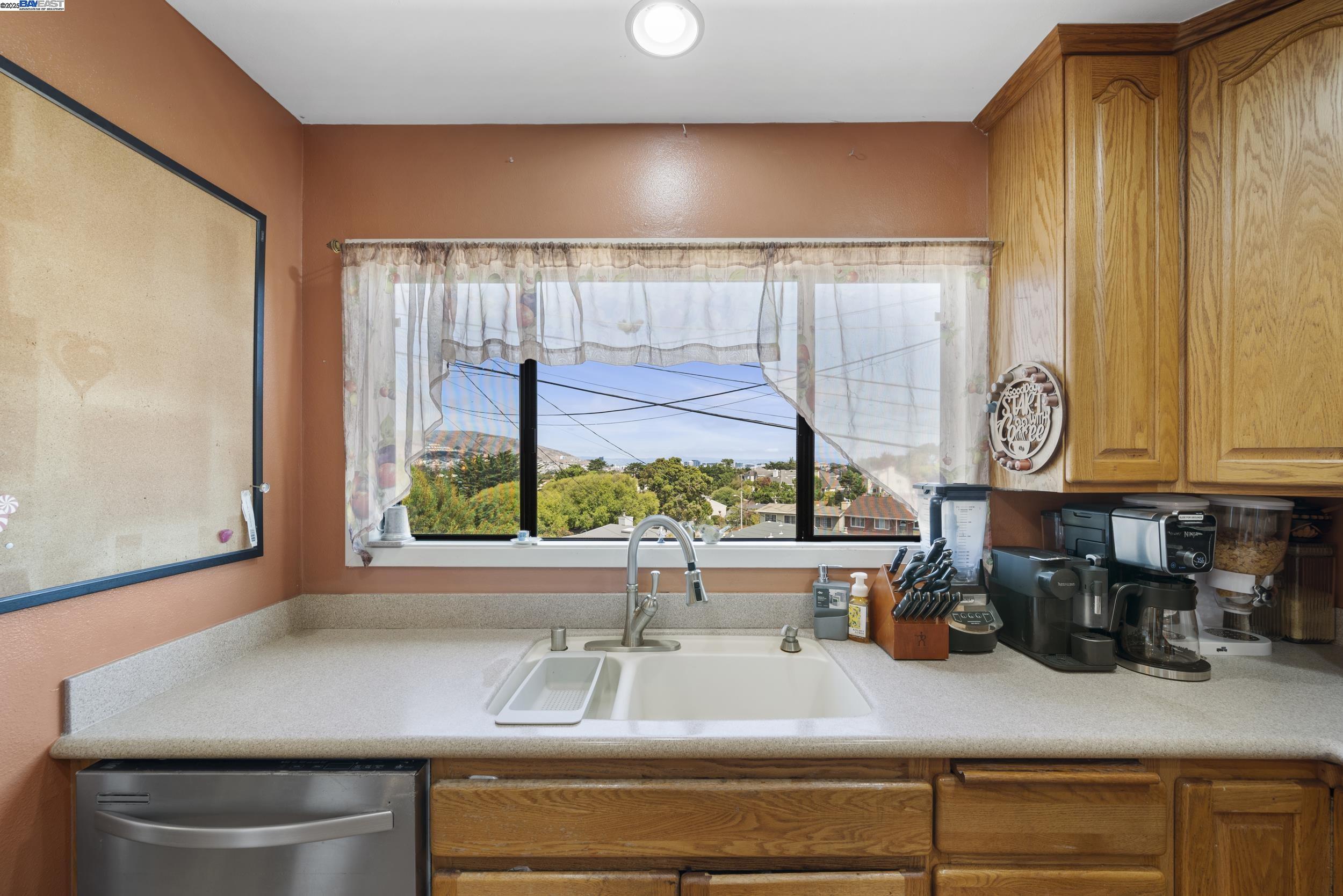 Detail Gallery Image 14 of 38 For 412 Alhambra Rd, South San Francisco,  CA 94080 - 3 Beds | 1 Baths
