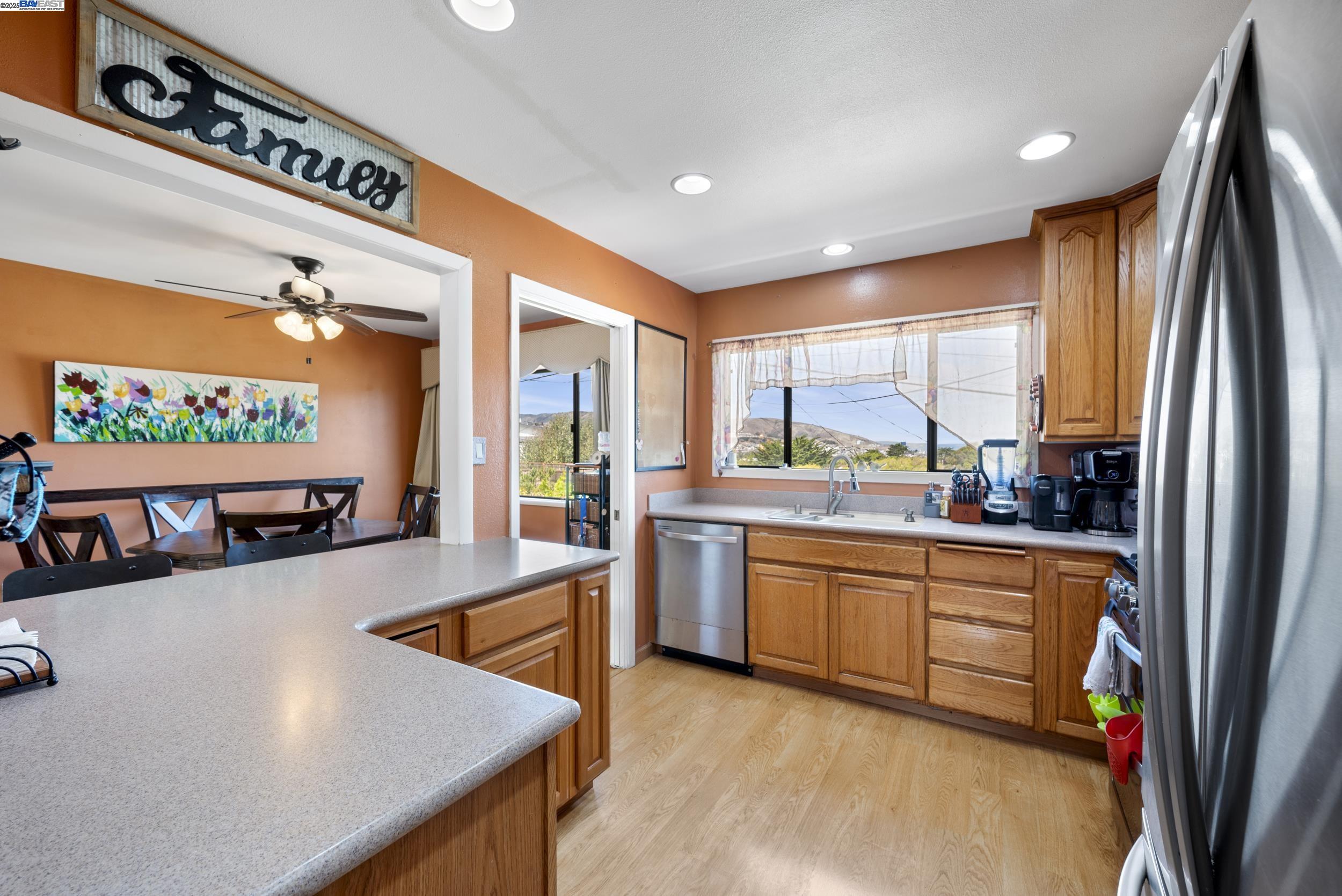 Detail Gallery Image 15 of 38 For 412 Alhambra Rd, South San Francisco,  CA 94080 - 3 Beds | 1 Baths