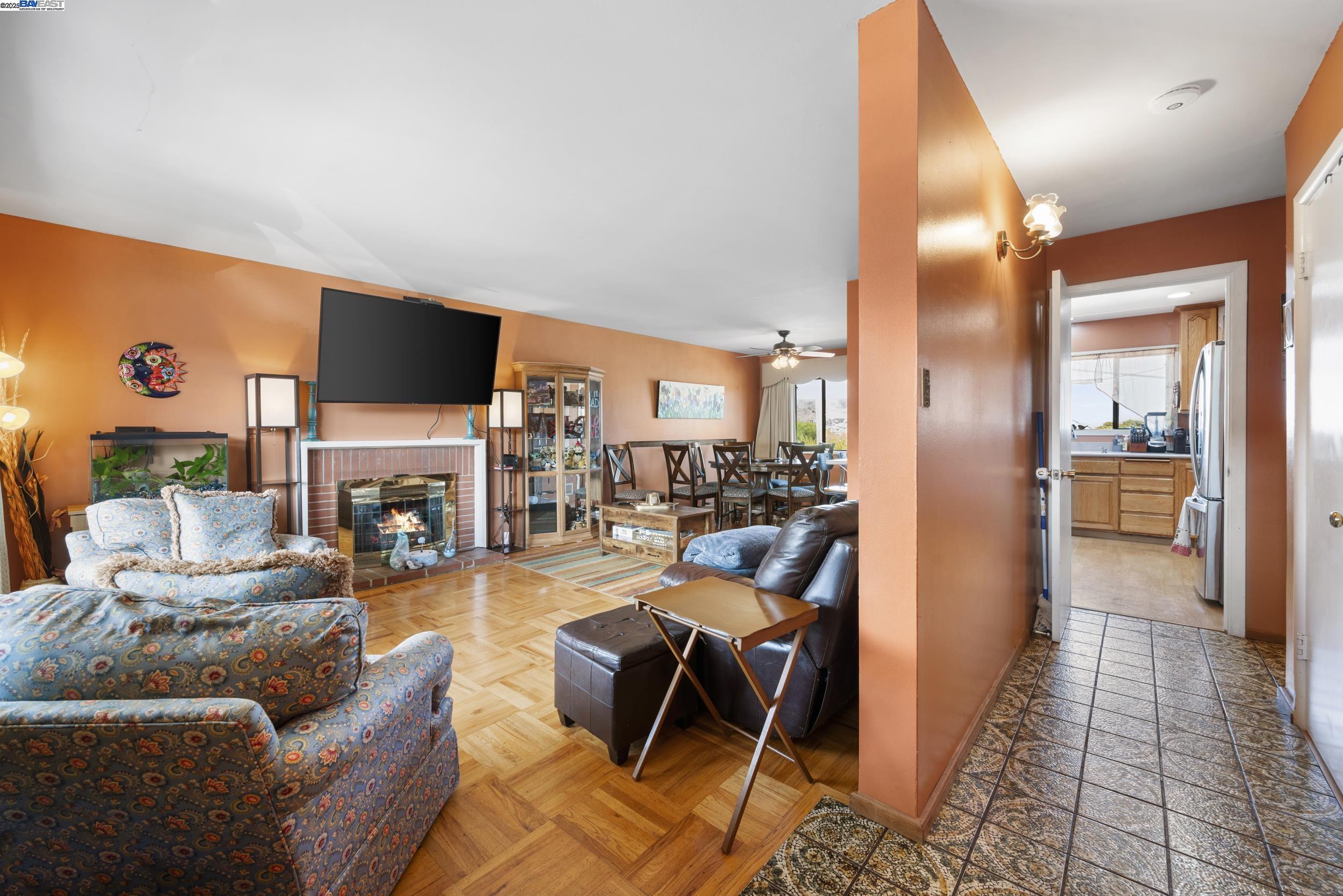 Detail Gallery Image 6 of 38 For 412 Alhambra Rd, South San Francisco,  CA 94080 - 3 Beds | 1 Baths