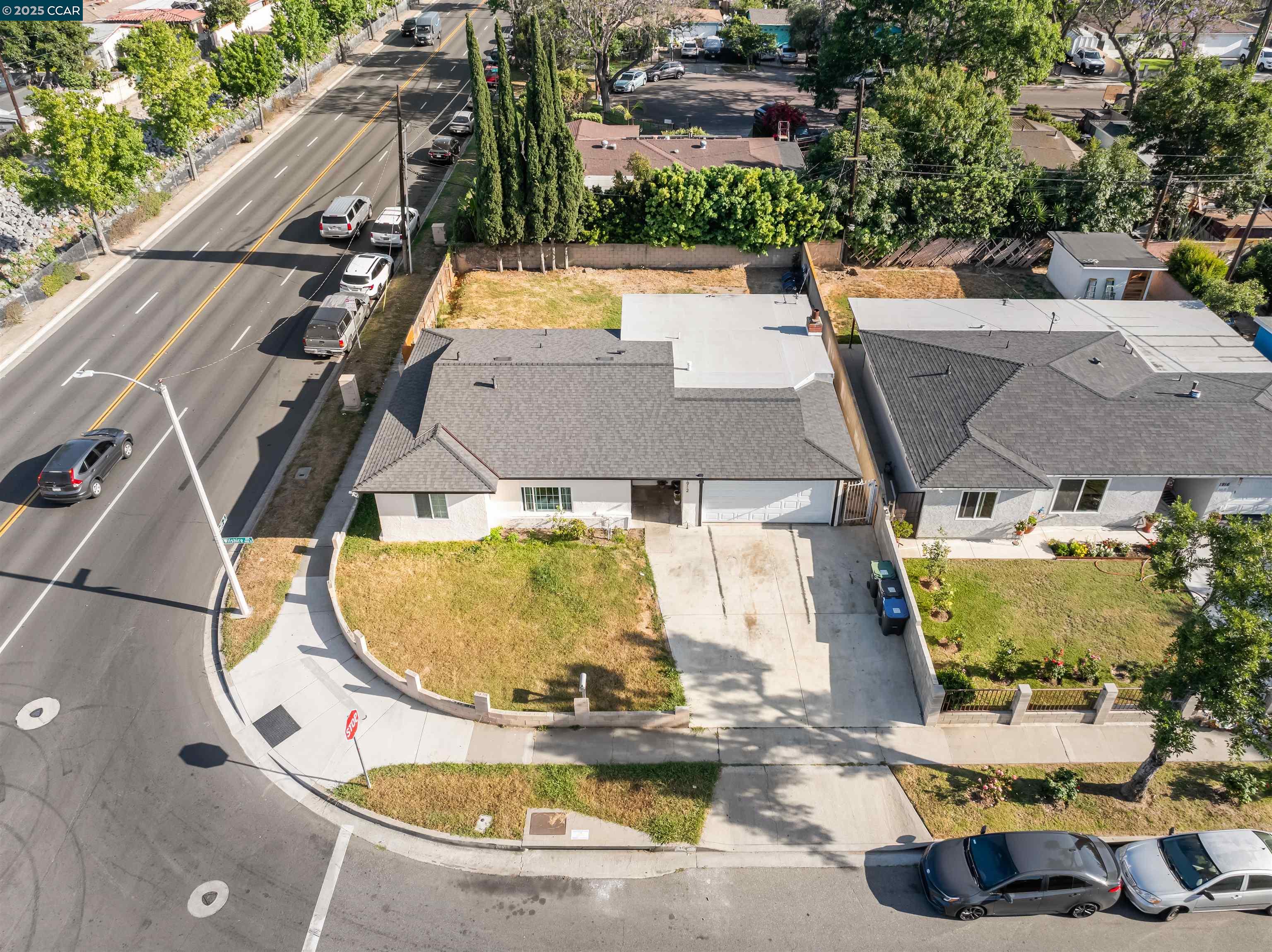 Detail Gallery Image 2 of 25 For 1912 W Wilshire Ave, Santa Ana,  CA 92704 - 3 Beds | 2 Baths