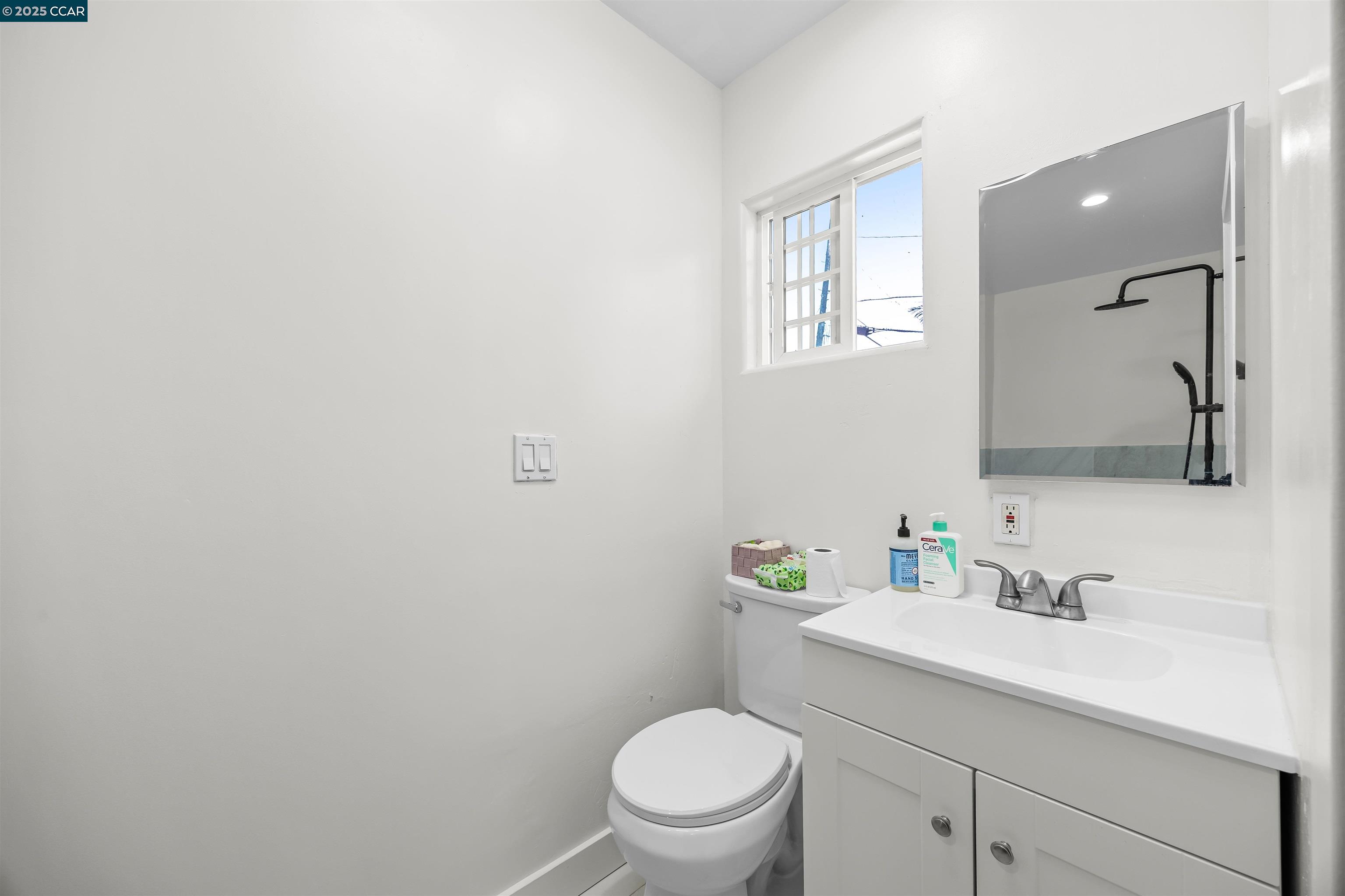 Detail Gallery Image 18 of 25 For 1912 W Wilshire Ave, Santa Ana,  CA 92704 - 3 Beds | 2 Baths