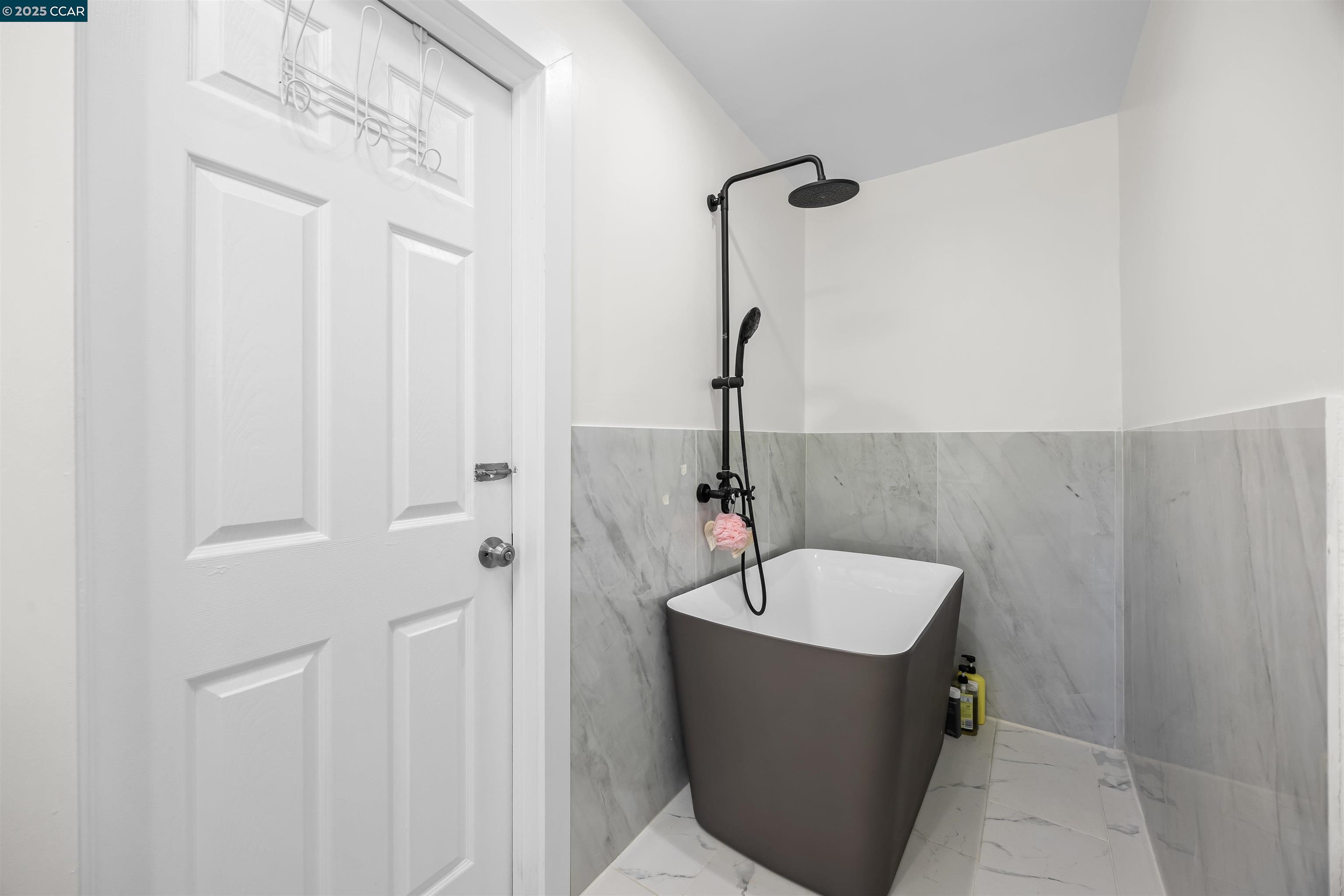 Detail Gallery Image 19 of 25 For 1912 W Wilshire Ave, Santa Ana,  CA 92704 - 3 Beds | 2 Baths
