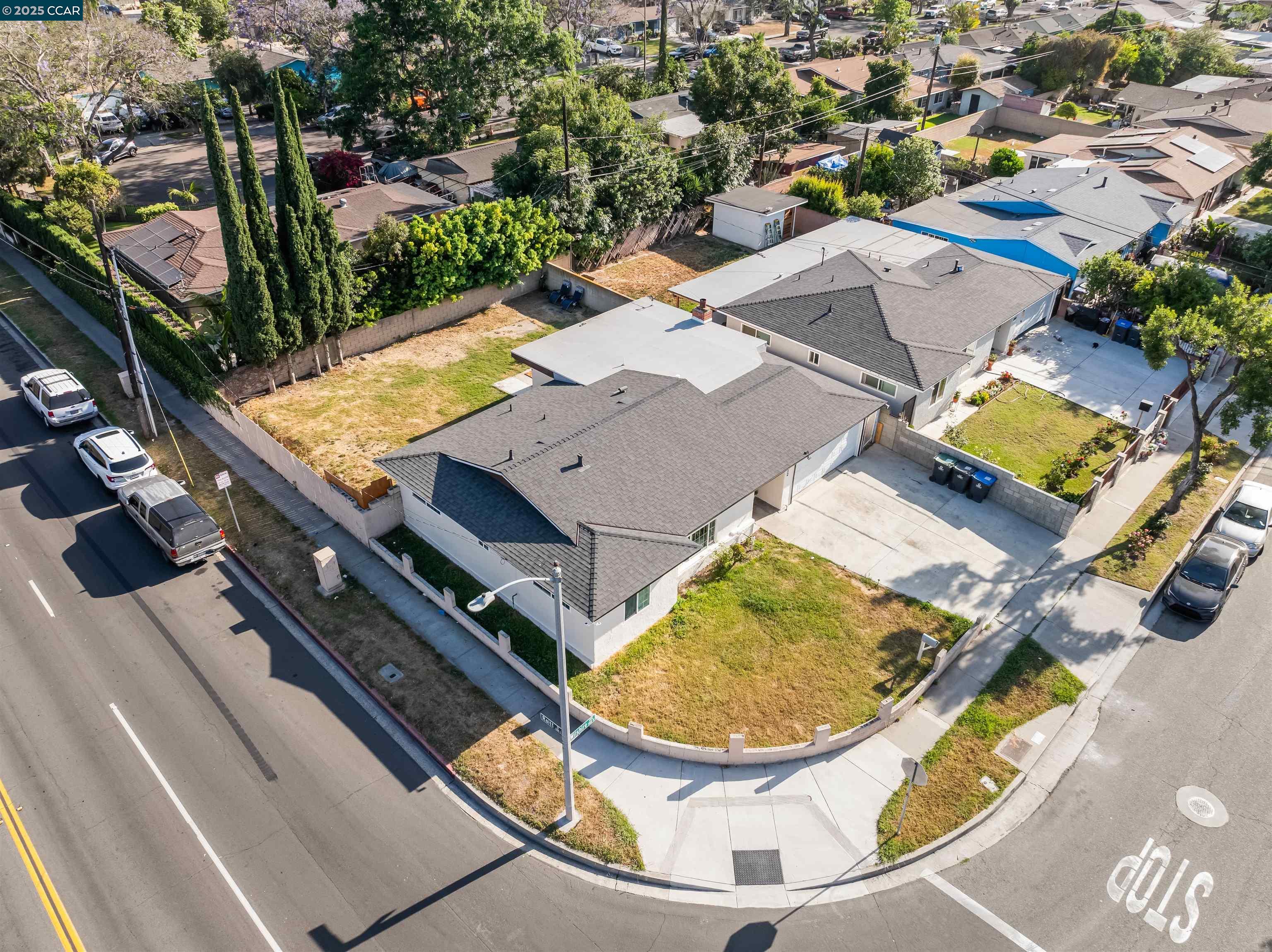Detail Gallery Image 3 of 25 For 1912 W Wilshire Ave, Santa Ana,  CA 92704 - 3 Beds | 2 Baths