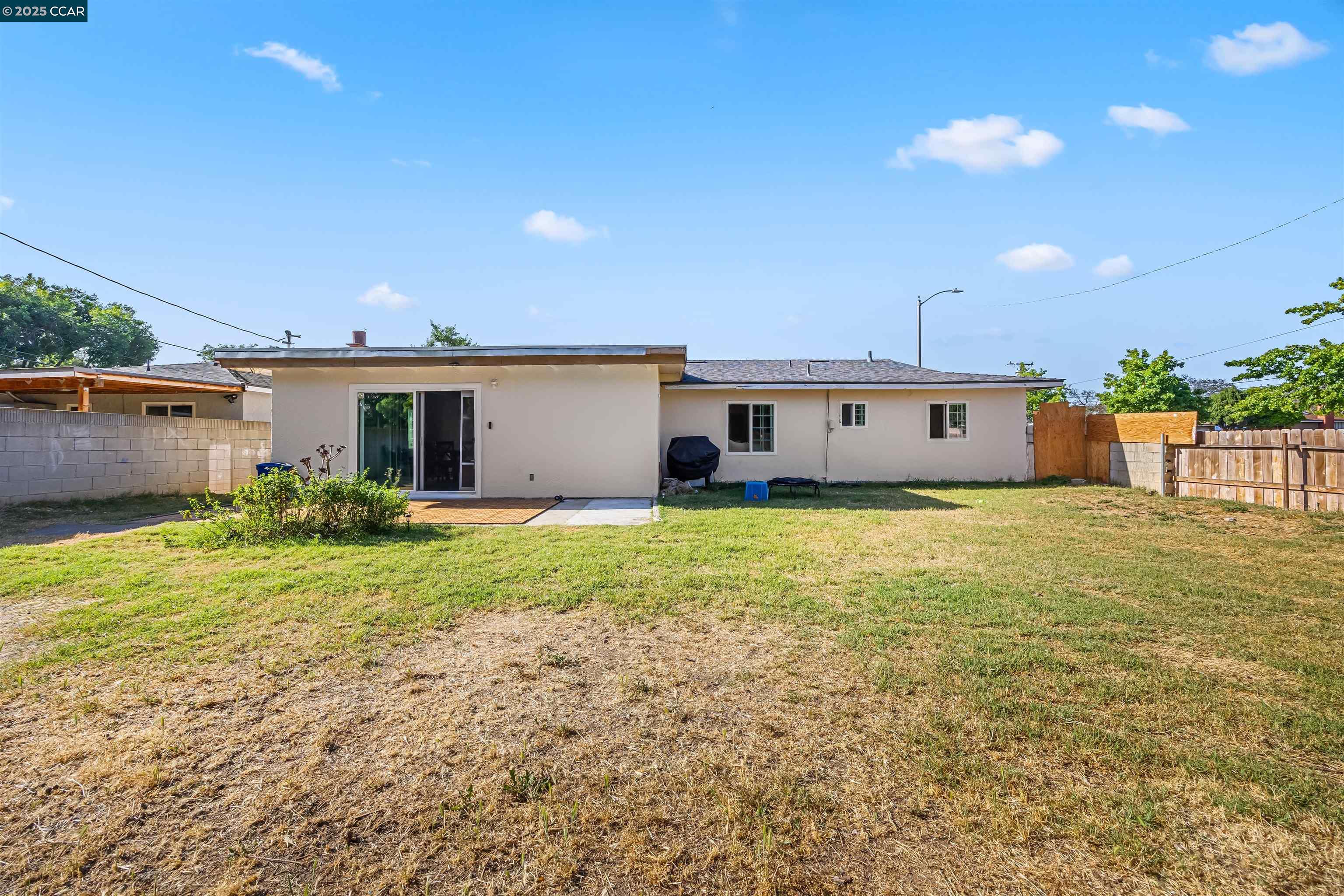 Detail Gallery Image 24 of 25 For 1912 W Wilshire Ave, Santa Ana,  CA 92704 - 3 Beds | 2 Baths