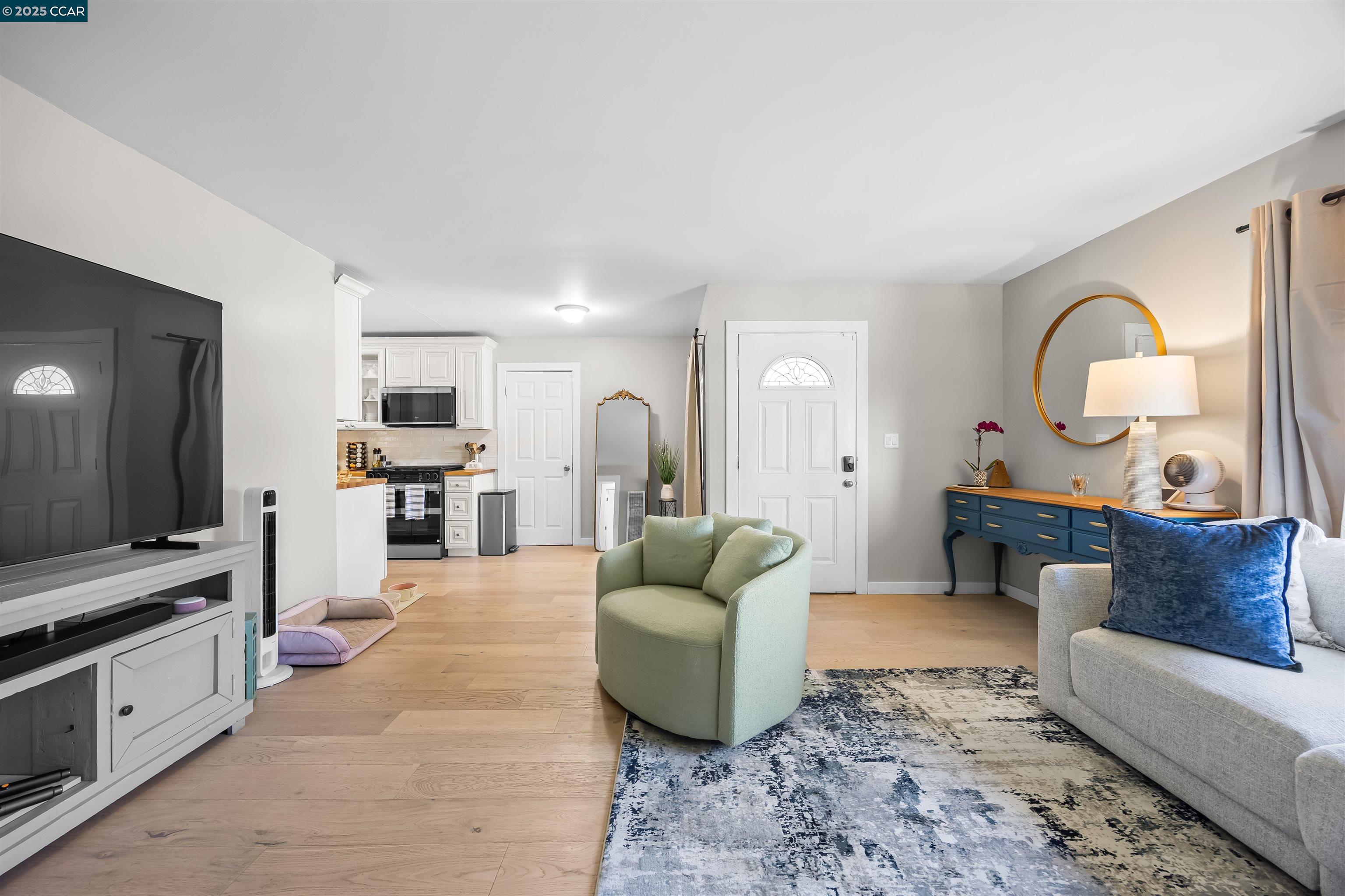 Detail Gallery Image 4 of 25 For 1912 W Wilshire Ave, Santa Ana,  CA 92704 - 3 Beds | 2 Baths