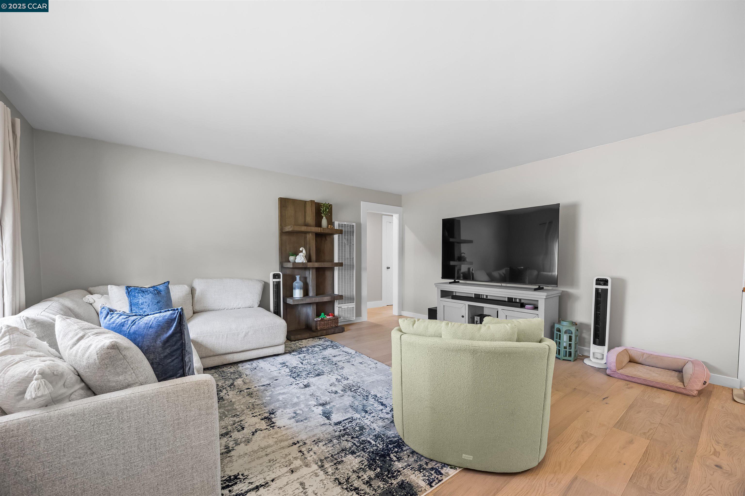 Detail Gallery Image 5 of 25 For 1912 W Wilshire Ave, Santa Ana,  CA 92704 - 3 Beds | 2 Baths