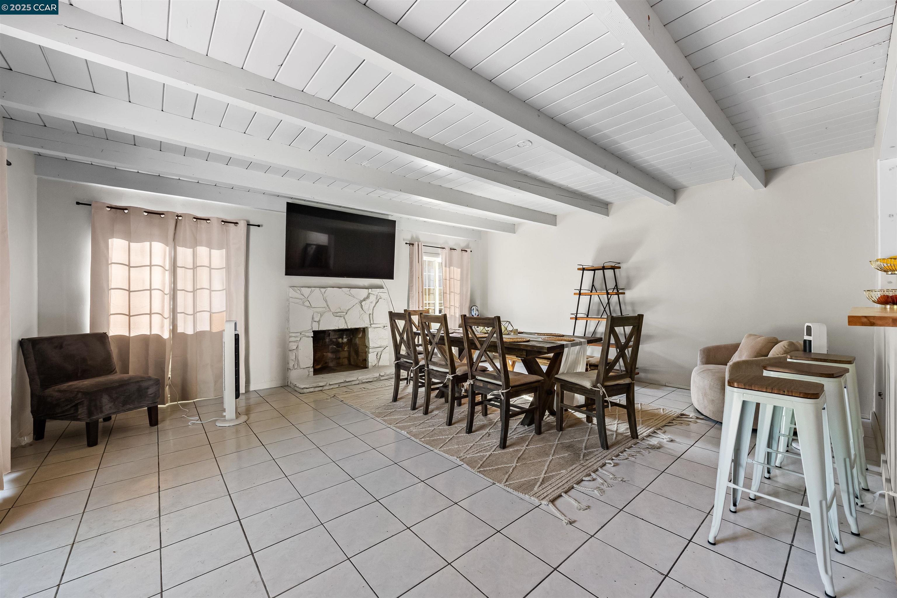 Detail Gallery Image 9 of 25 For 1912 W Wilshire Ave, Santa Ana,  CA 92704 - 3 Beds | 2 Baths