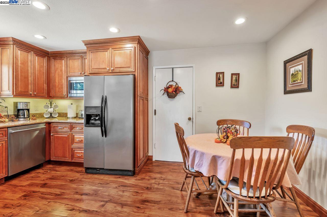 Detail Gallery Image 11 of 29 For 2404 Maraschino Pl, Union City,  CA 94587 - 3 Beds | 2 Baths