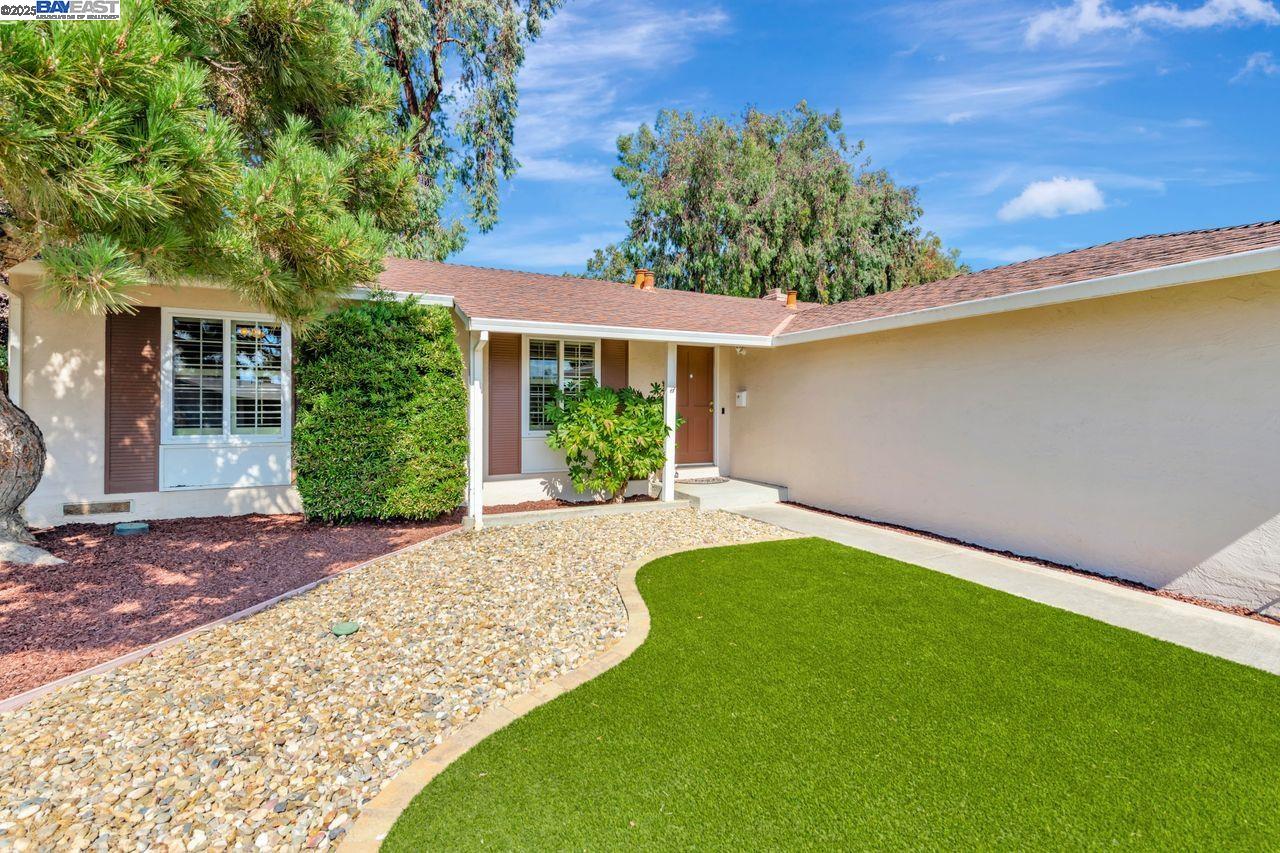 Detail Gallery Image 4 of 29 For 2404 Maraschino Pl, Union City,  CA 94587 - 3 Beds | 2 Baths