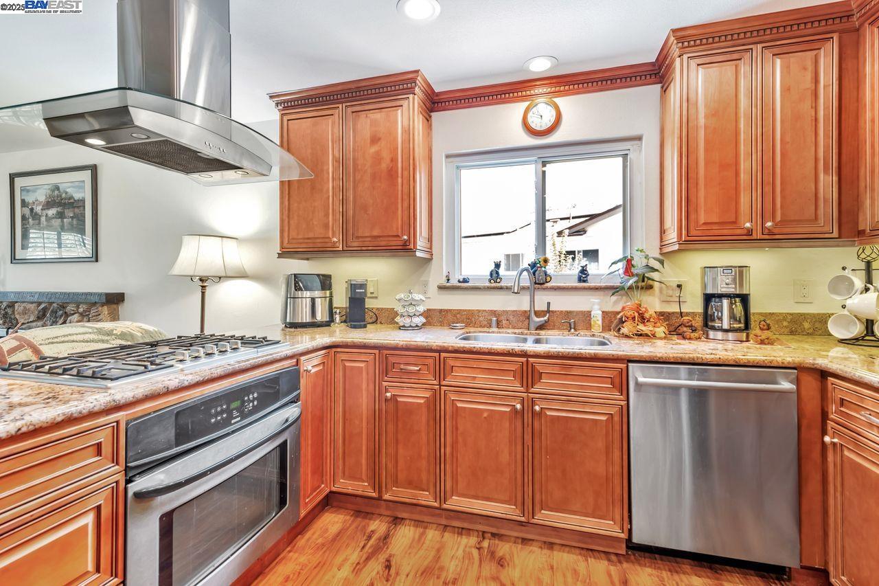 Detail Gallery Image 10 of 29 For 2404 Maraschino Pl, Union City,  CA 94587 - 3 Beds | 2 Baths