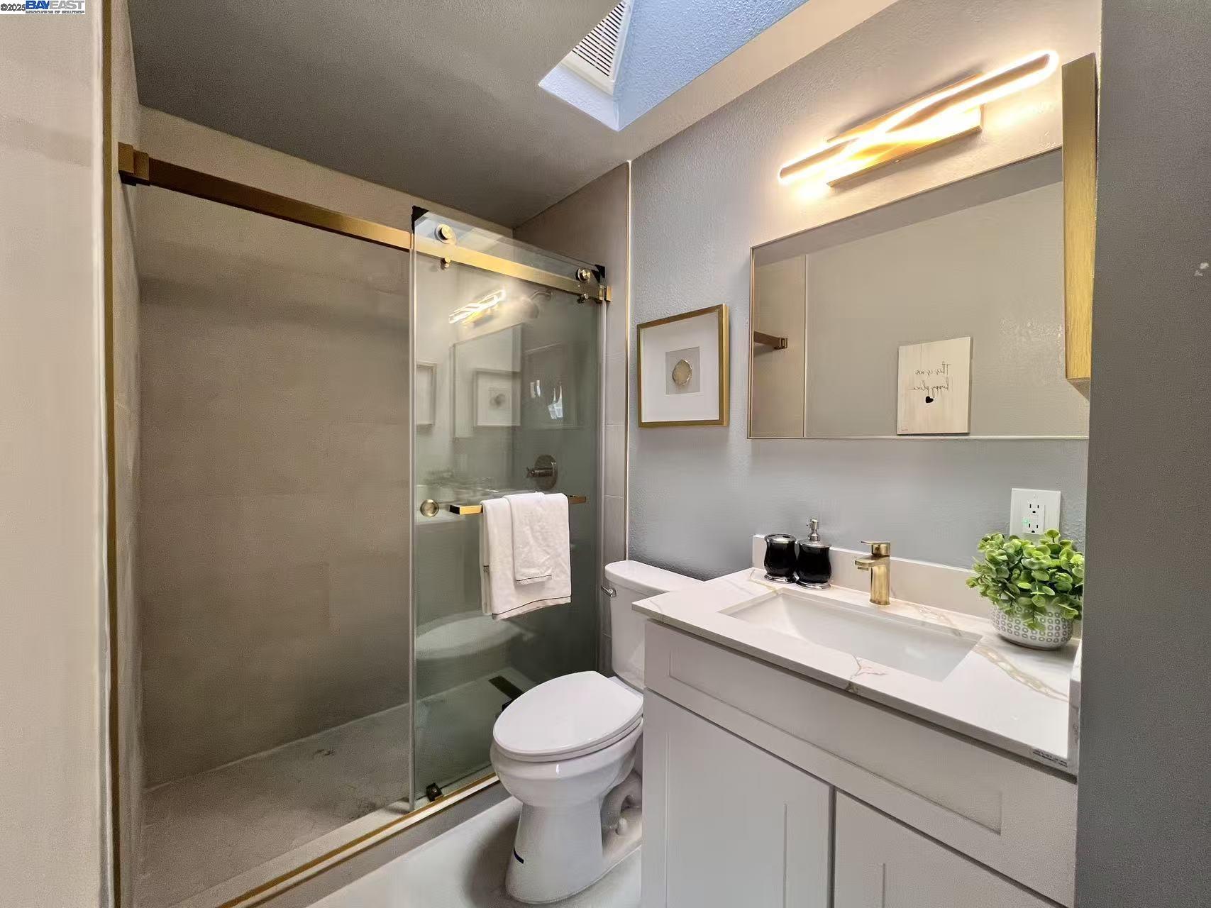 Detail Gallery Image 13 of 20 For 1766 via Redondo, San Lorenzo,  CA 94580 - 3 Beds | 1/1 Baths