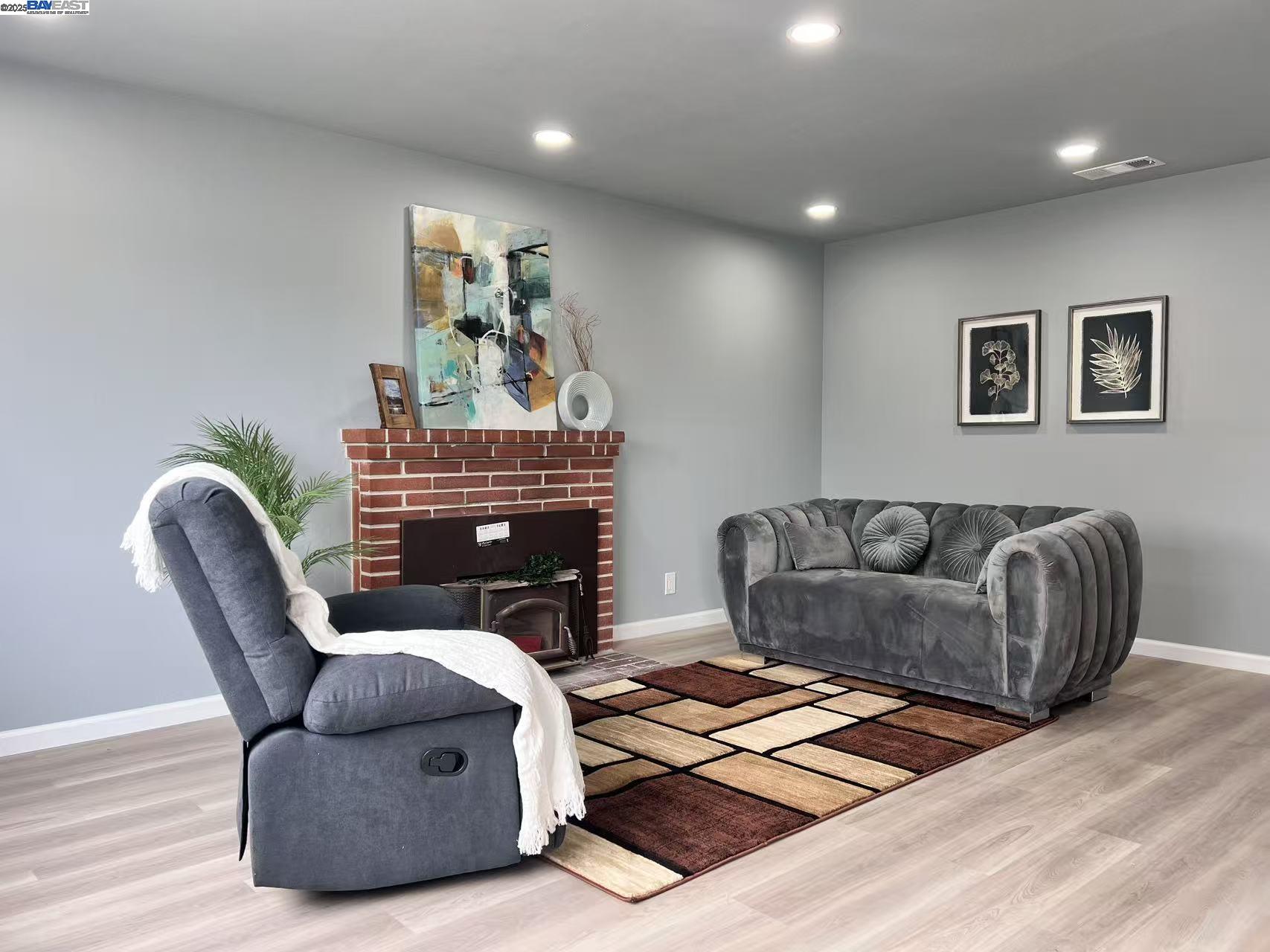 Detail Gallery Image 3 of 20 For 1766 via Redondo, San Lorenzo,  CA 94580 - 3 Beds | 1/1 Baths