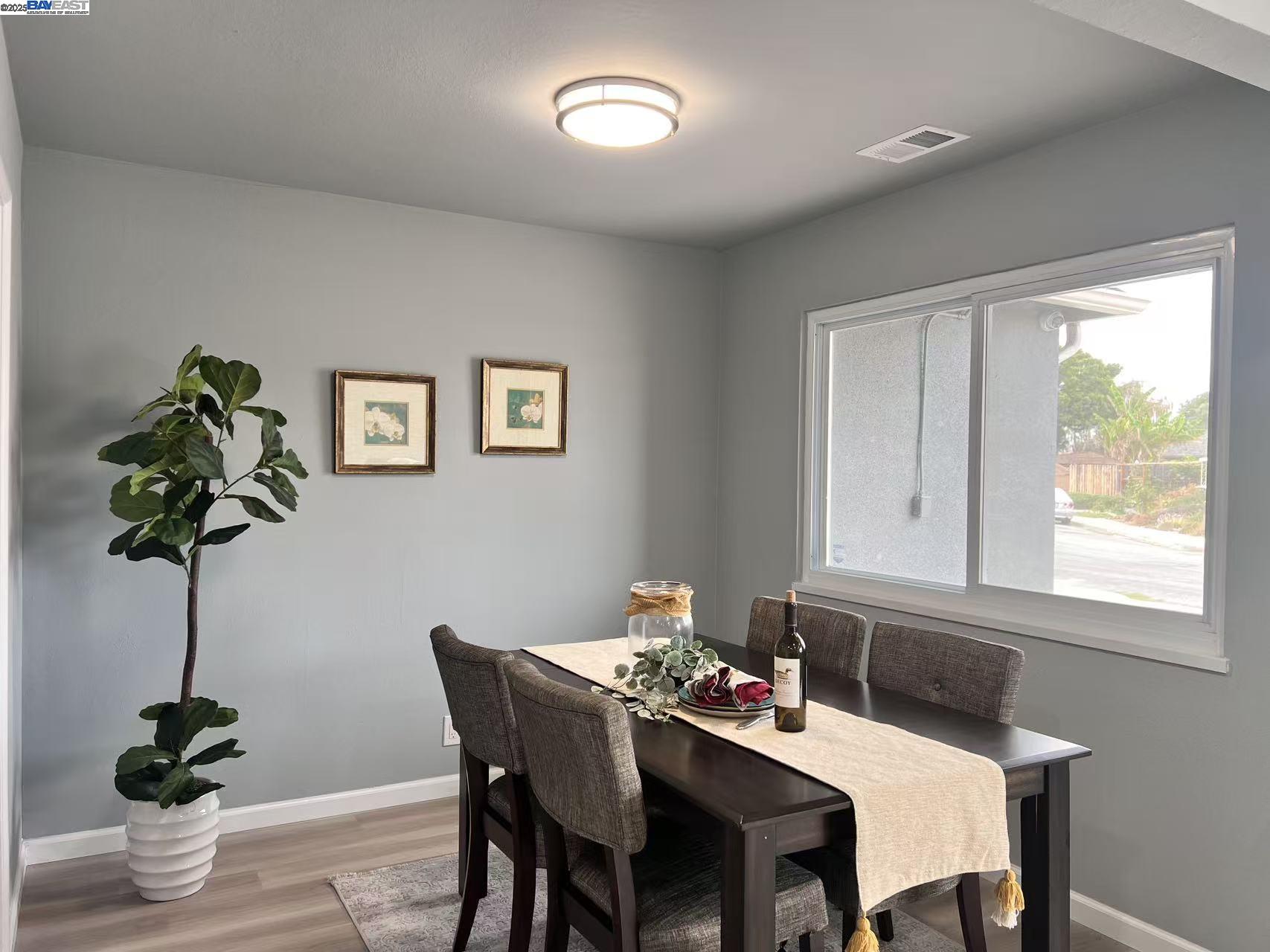 Detail Gallery Image 4 of 20 For 1766 via Redondo, San Lorenzo,  CA 94580 - 3 Beds | 1/1 Baths
