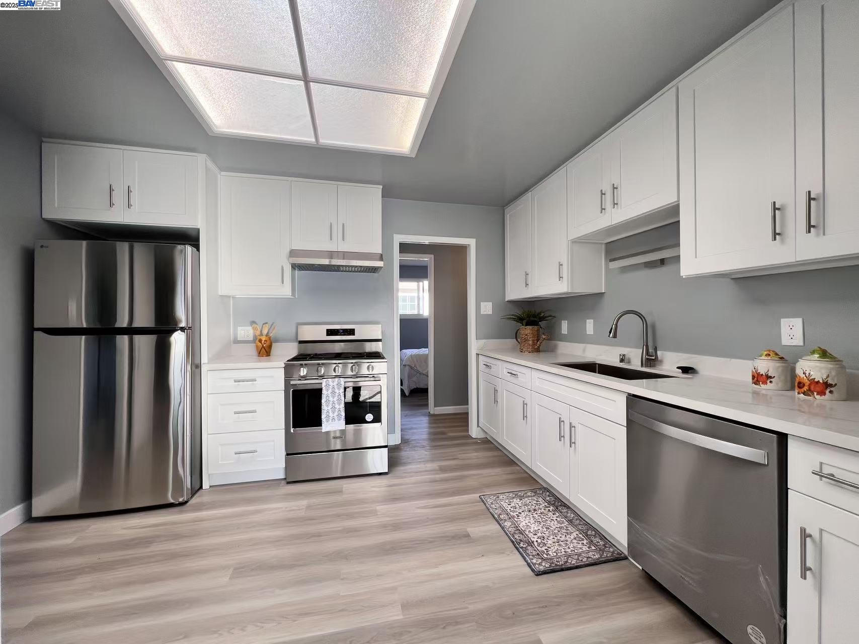 Detail Gallery Image 8 of 20 For 1766 via Redondo, San Lorenzo,  CA 94580 - 3 Beds | 1/1 Baths