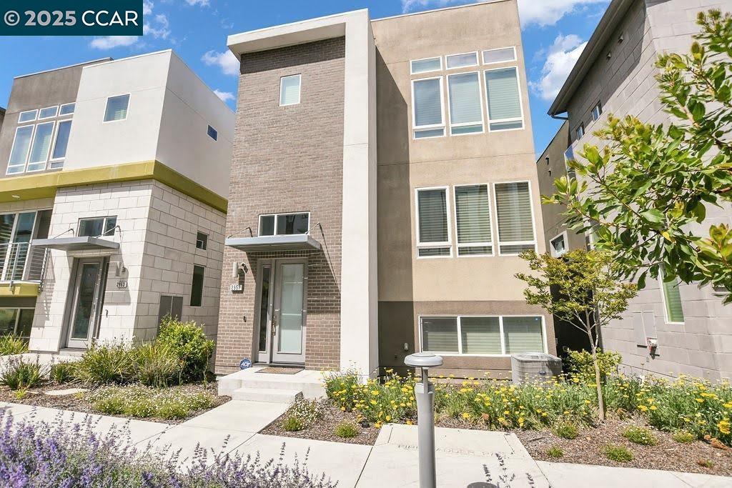 Detail Gallery Image 1 of 60 For 2957 Valley of Hearts, San Jose,  CA 95136 - 4 Beds | 3/1 Baths
