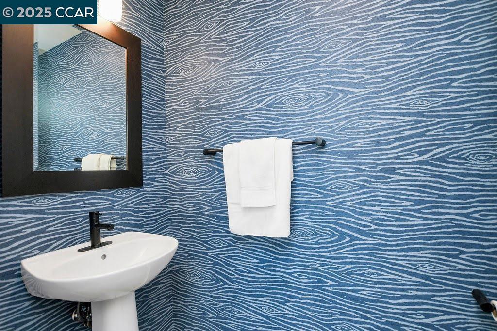 Detail Gallery Image 21 of 60 For 2957 Valley of Hearts, San Jose,  CA 95136 - 4 Beds | 3/1 Baths