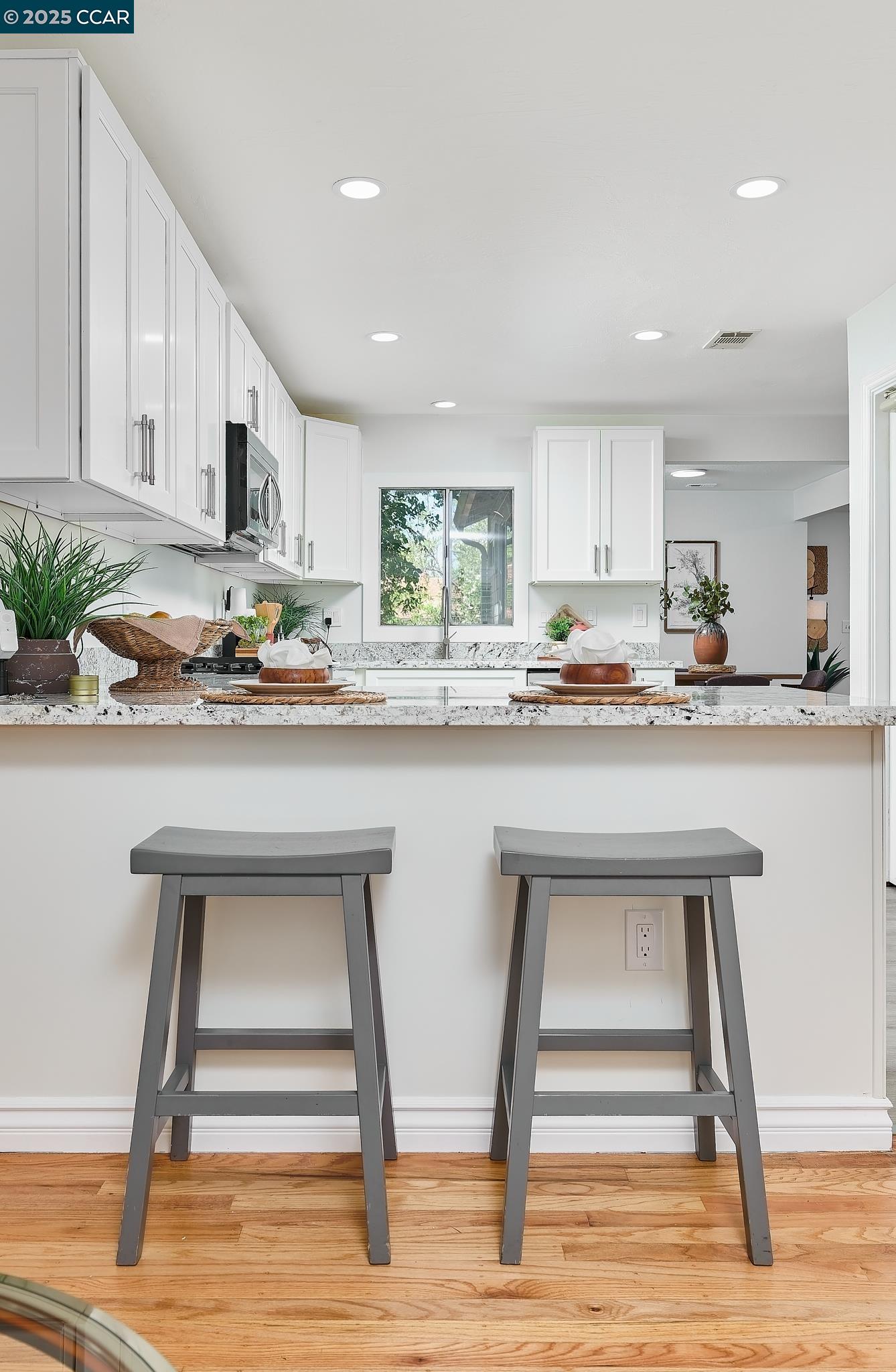 Detail Gallery Image 10 of 33 For 1555 Ayers Rd, Concord,  CA 94521 - 3 Beds | 2 Baths