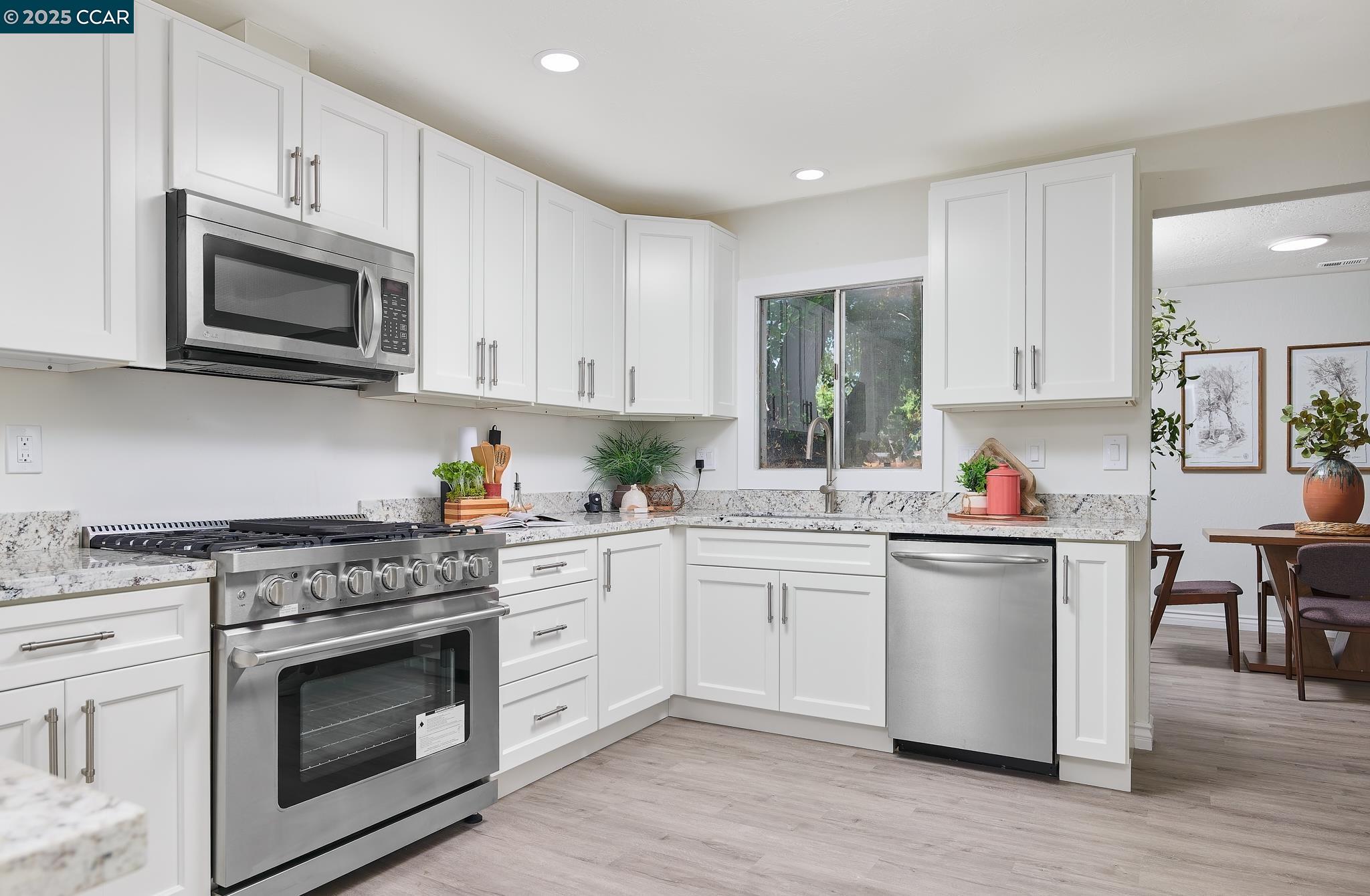 Detail Gallery Image 13 of 33 For 1555 Ayers Rd, Concord,  CA 94521 - 3 Beds | 2 Baths