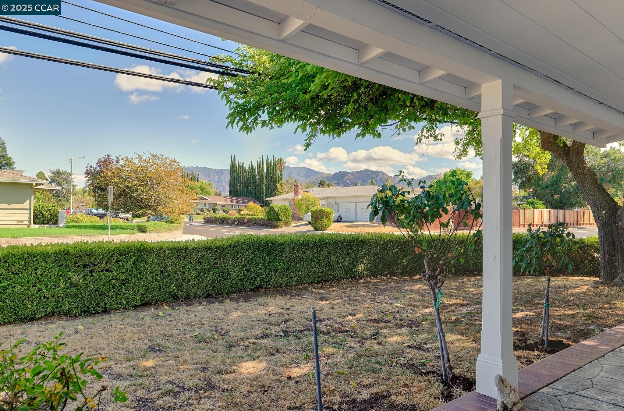 Detail Gallery Image 5 of 33 For 1555 Ayers Rd, Concord,  CA 94521 - 3 Beds | 2 Baths