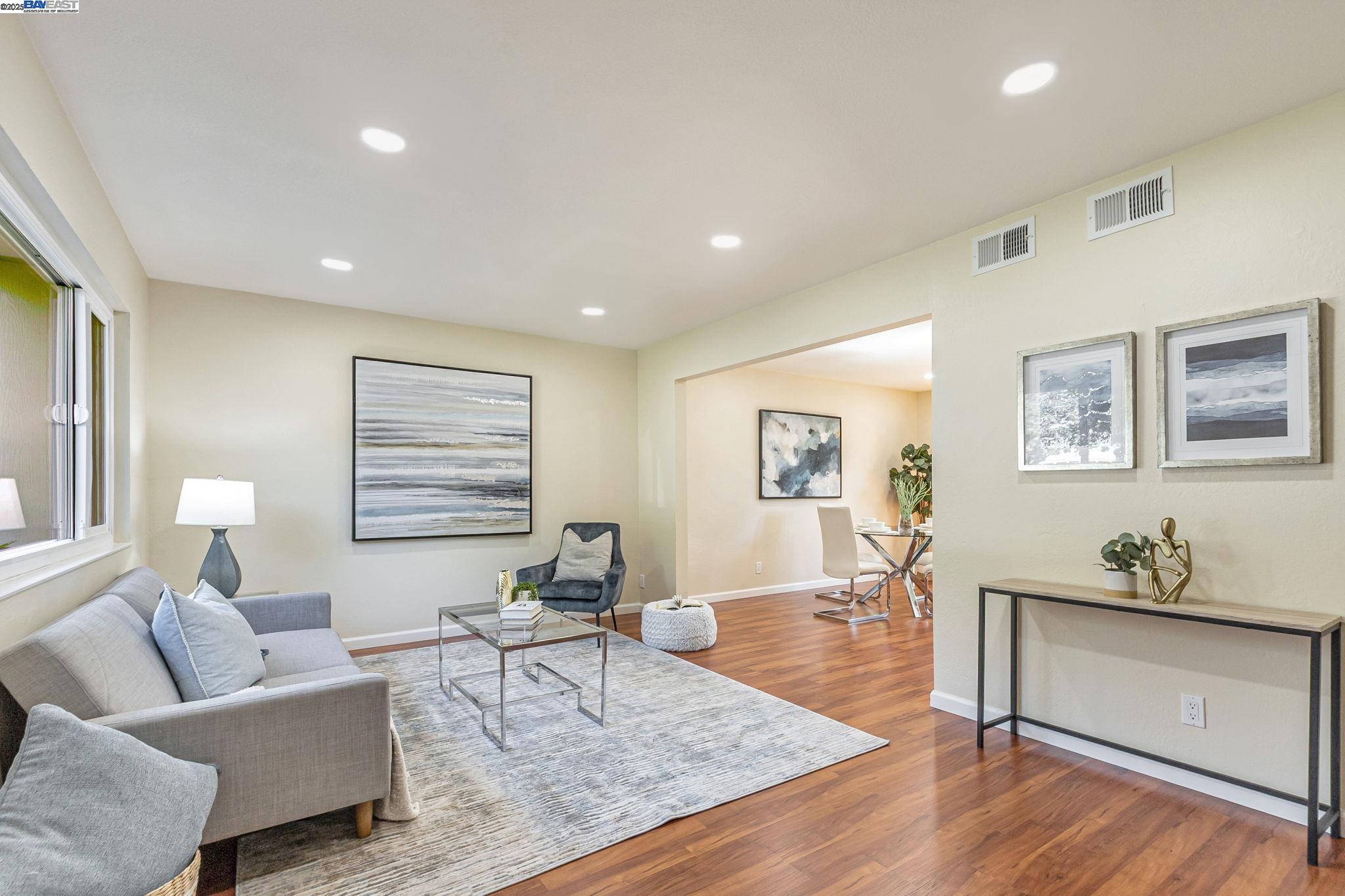 Photo #2: 41110980 Listing 