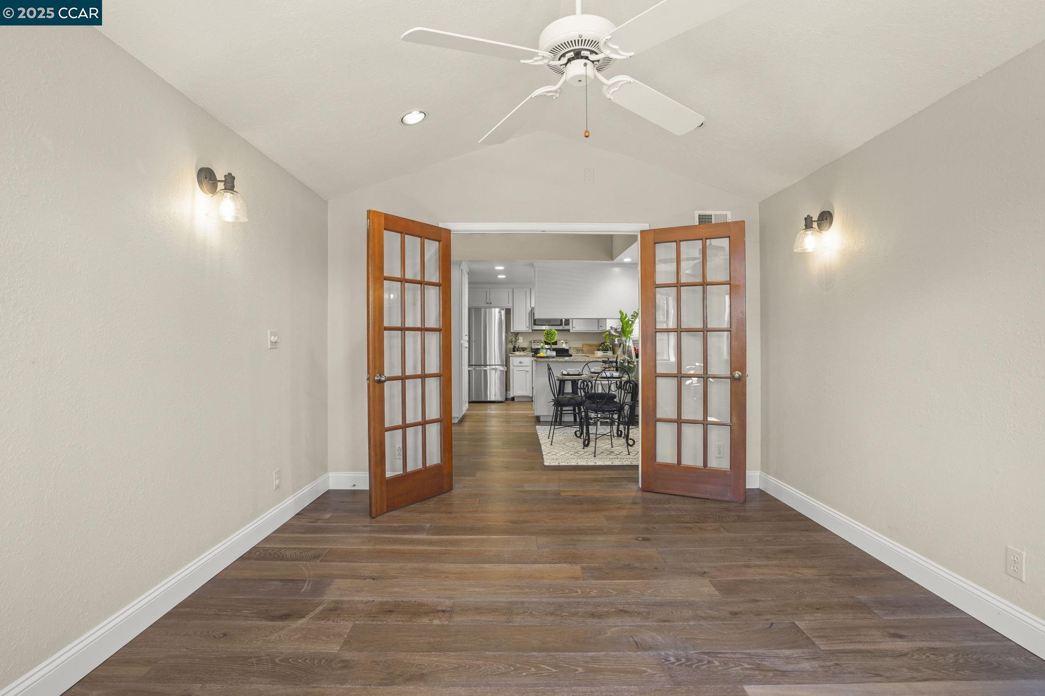 Detail Gallery Image 11 of 30 For 2411 Pinon Ct, Martinez,  CA 94553 - 3 Beds | 2 Baths