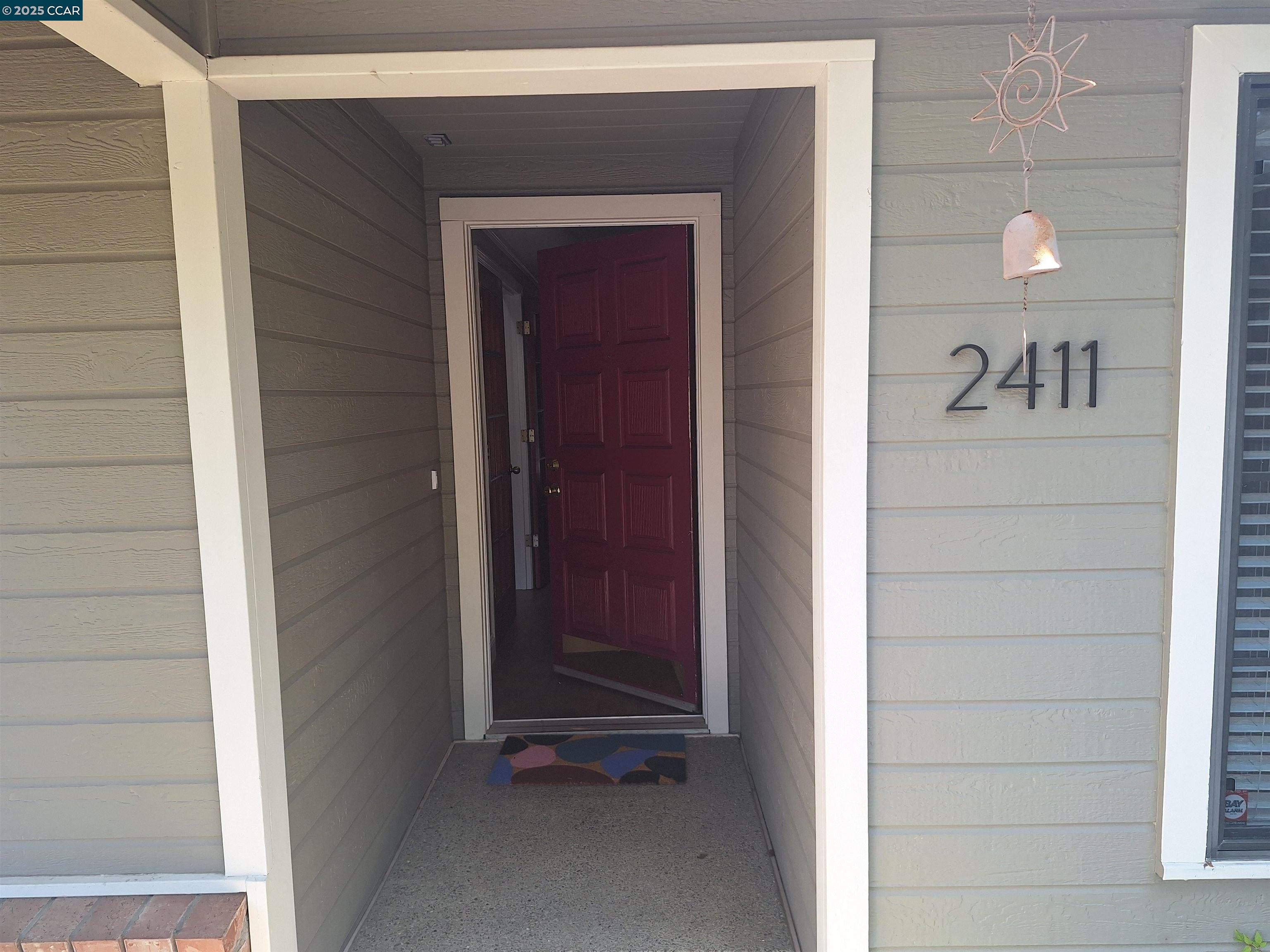 Detail Gallery Image 3 of 30 For 2411 Pinon Ct, Martinez,  CA 94553 - 3 Beds | 2 Baths