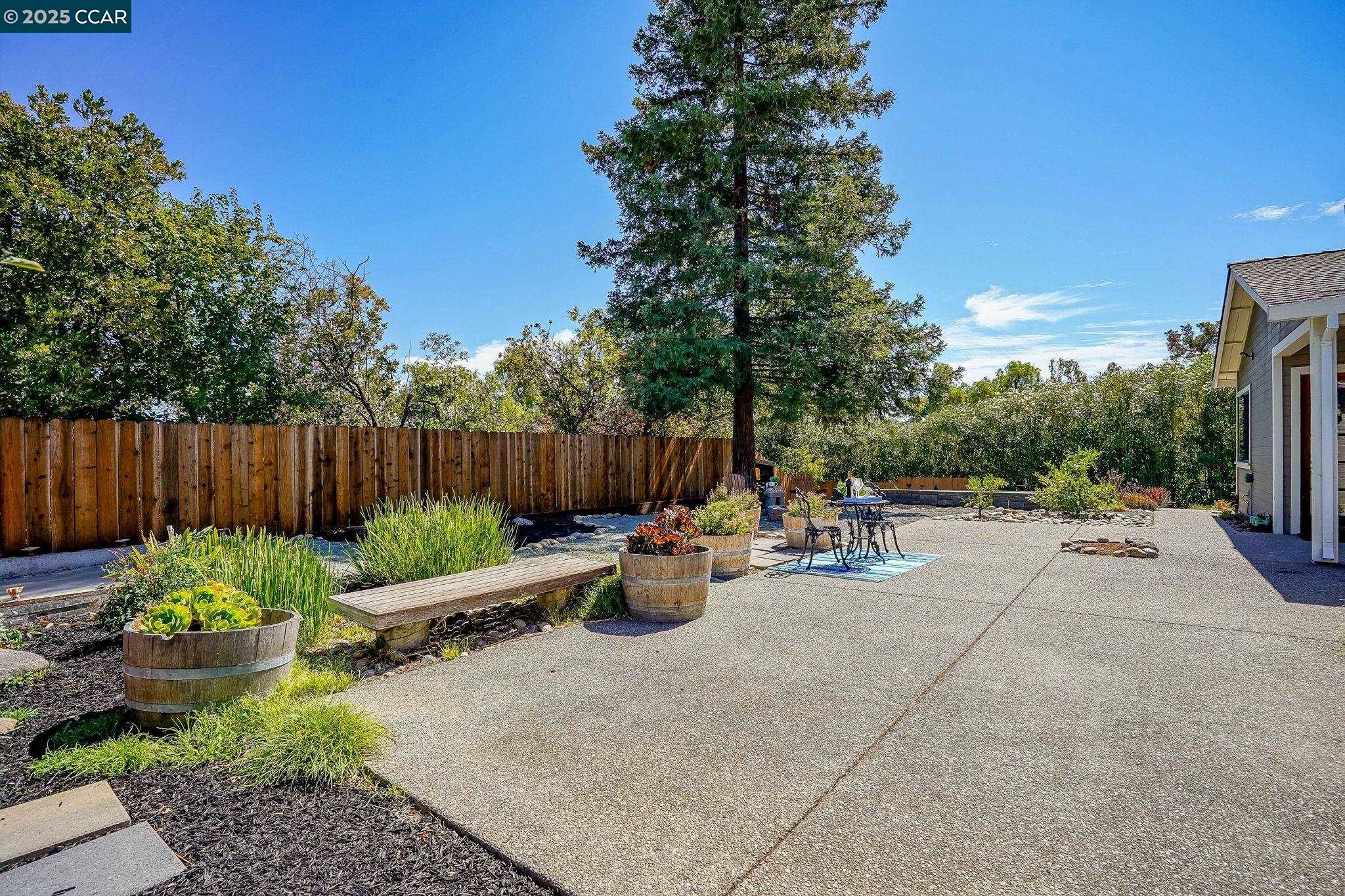 Detail Gallery Image 25 of 30 For 2411 Pinon Ct, Martinez,  CA 94553 - 3 Beds | 2 Baths