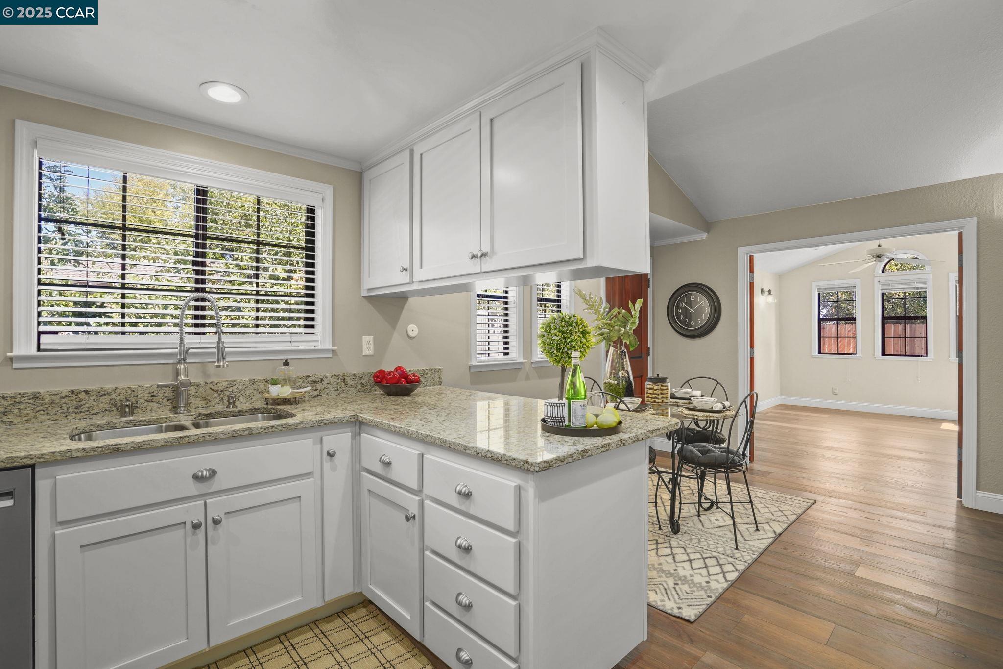 Detail Gallery Image 5 of 30 For 2411 Pinon Ct, Martinez,  CA 94553 - 3 Beds | 2 Baths