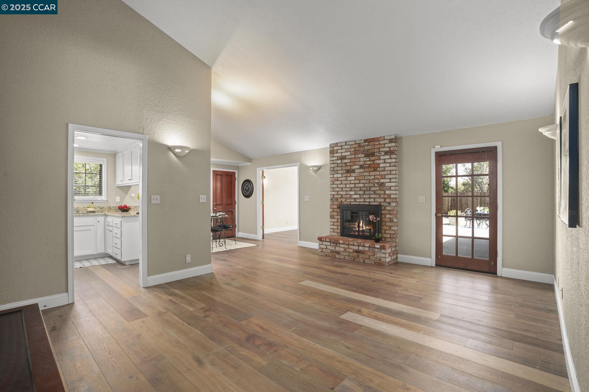 Detail Gallery Image 7 of 30 For 2411 Pinon Ct, Martinez,  CA 94553 - 3 Beds | 2 Baths