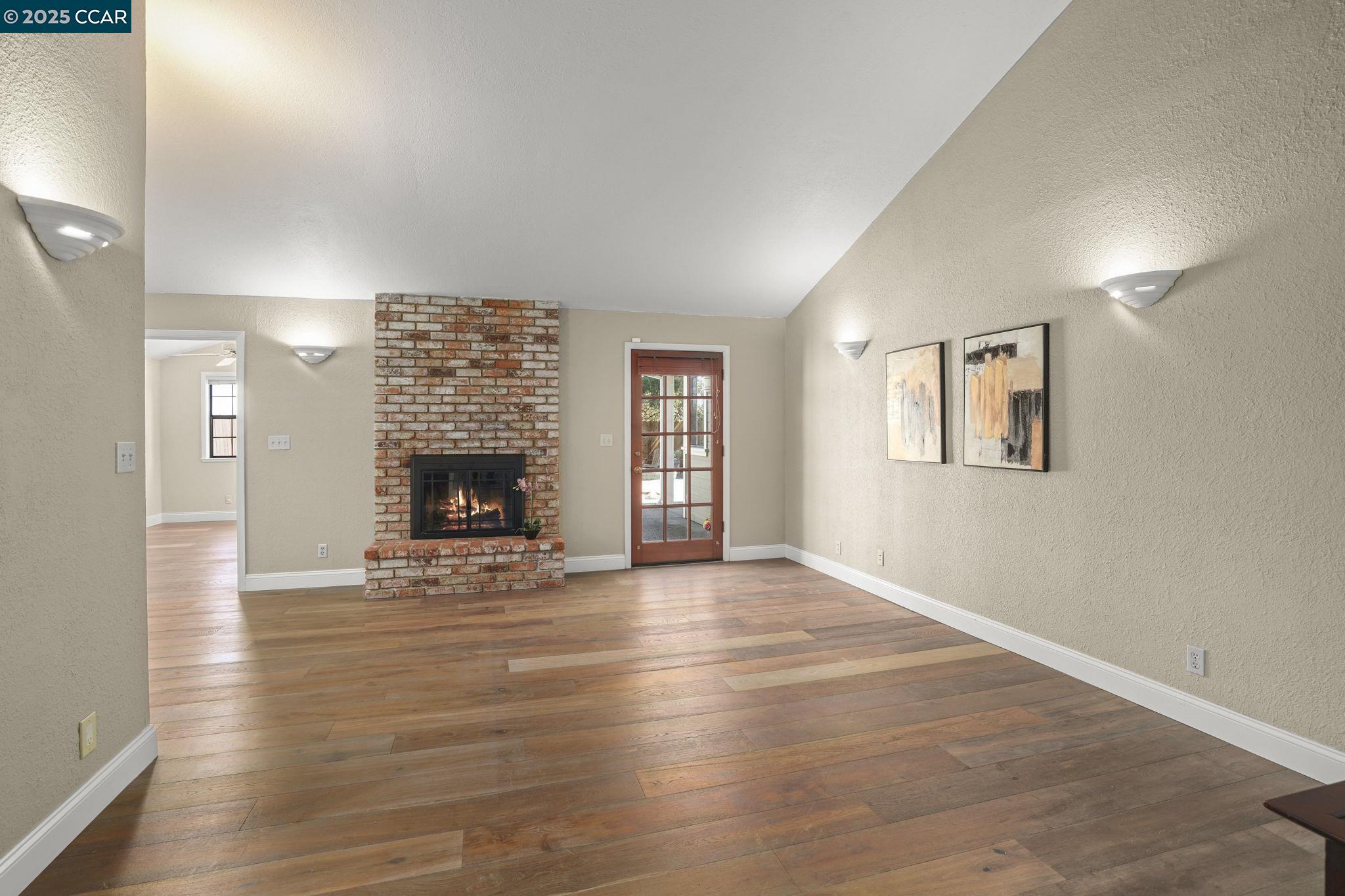 Detail Gallery Image 8 of 30 For 2411 Pinon Ct, Martinez,  CA 94553 - 3 Beds | 2 Baths