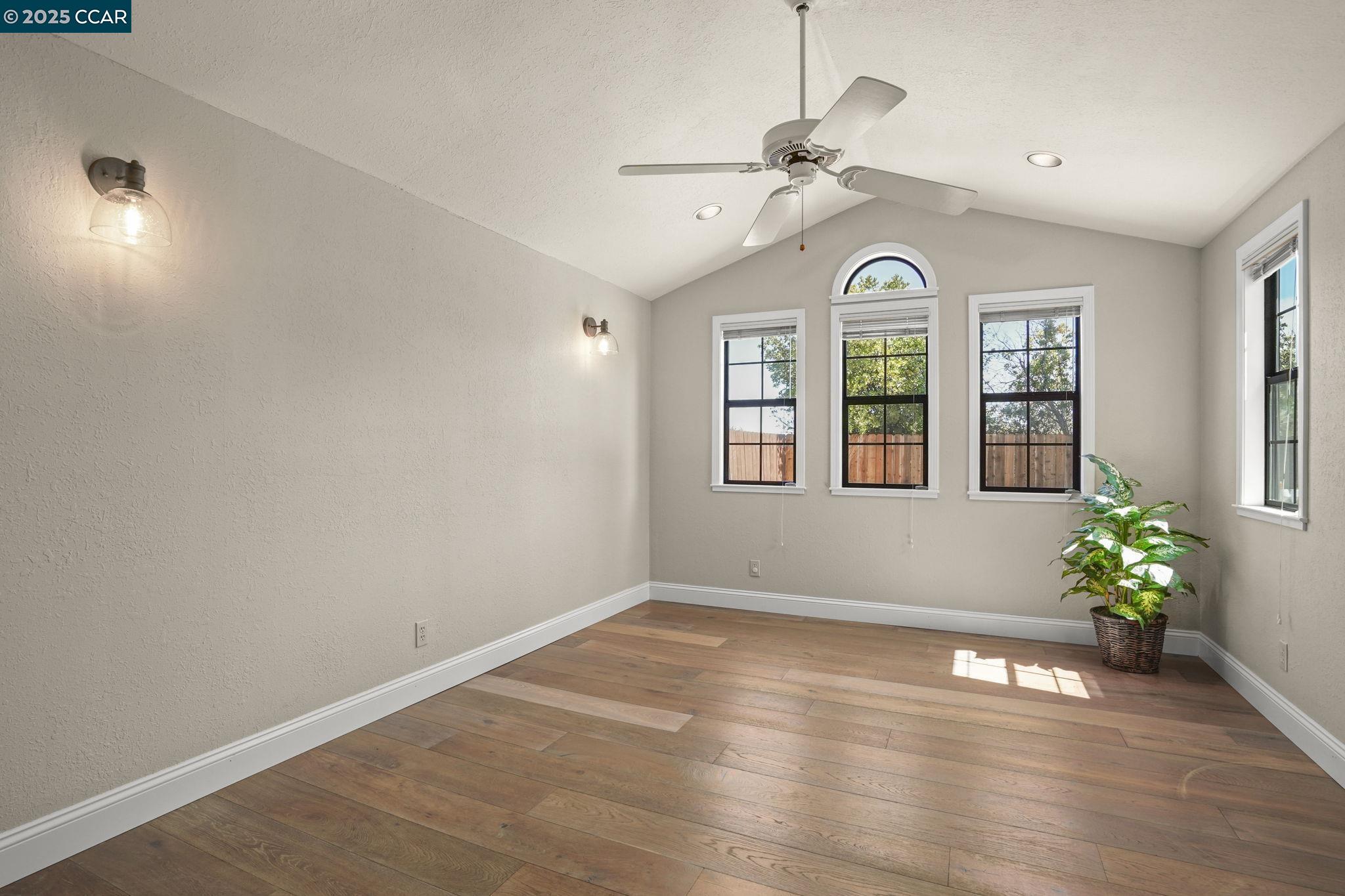 Detail Gallery Image 10 of 30 For 2411 Pinon Ct, Martinez,  CA 94553 - 3 Beds | 2 Baths