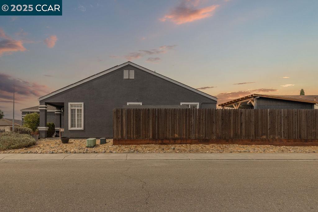 Detail Gallery Image 3 of 36 For 674 Christensen Way, Rio Vista,  CA 94571 - 3 Beds | 2 Baths