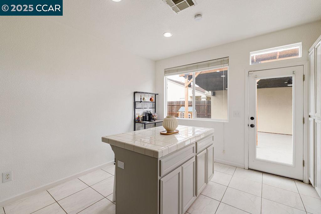 Detail Gallery Image 9 of 36 For 674 Christensen Way, Rio Vista,  CA 94571 - 3 Beds | 2 Baths