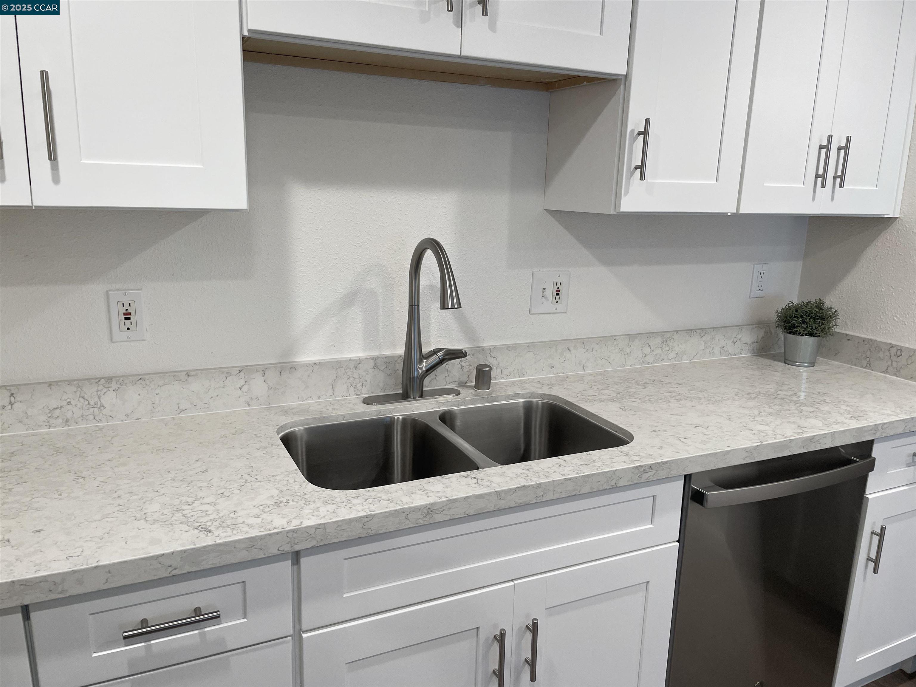 Photo #5: 41110984 Listing 