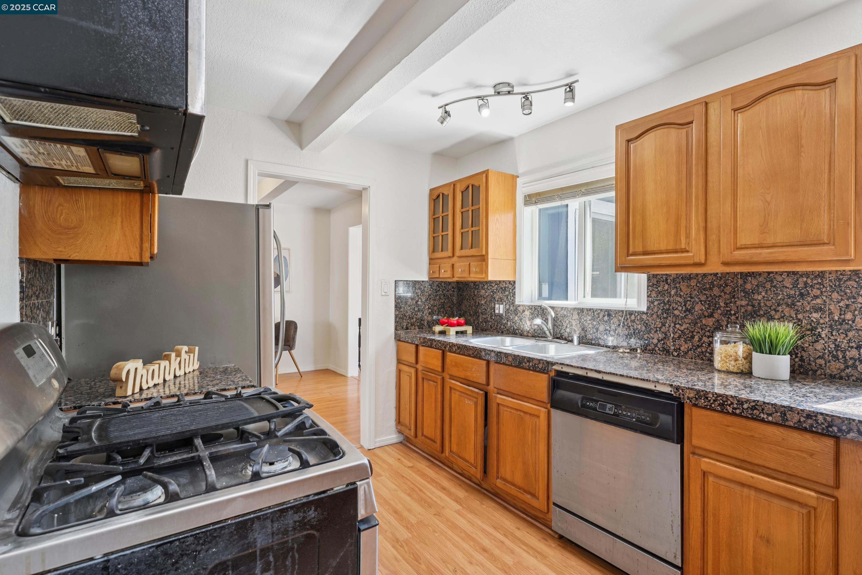 Detail Gallery Image 9 of 31 For 2838 Loma Vista Ave, Concord,  CA 94520 - 3 Beds | 2 Baths