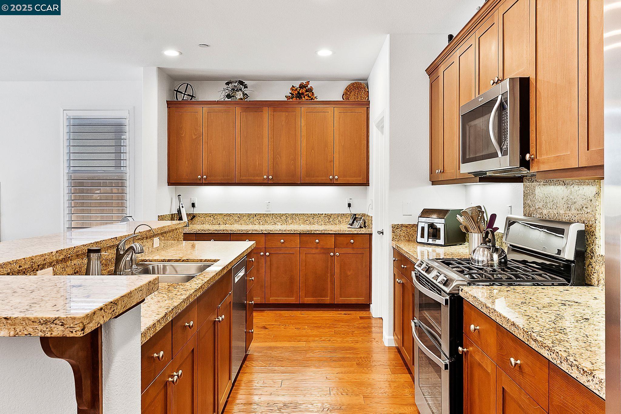 Detail Gallery Image 11 of 44 For 38 Outrigger Way, Discovery Bay,  CA 94505 - 3 Beds | 2 Baths