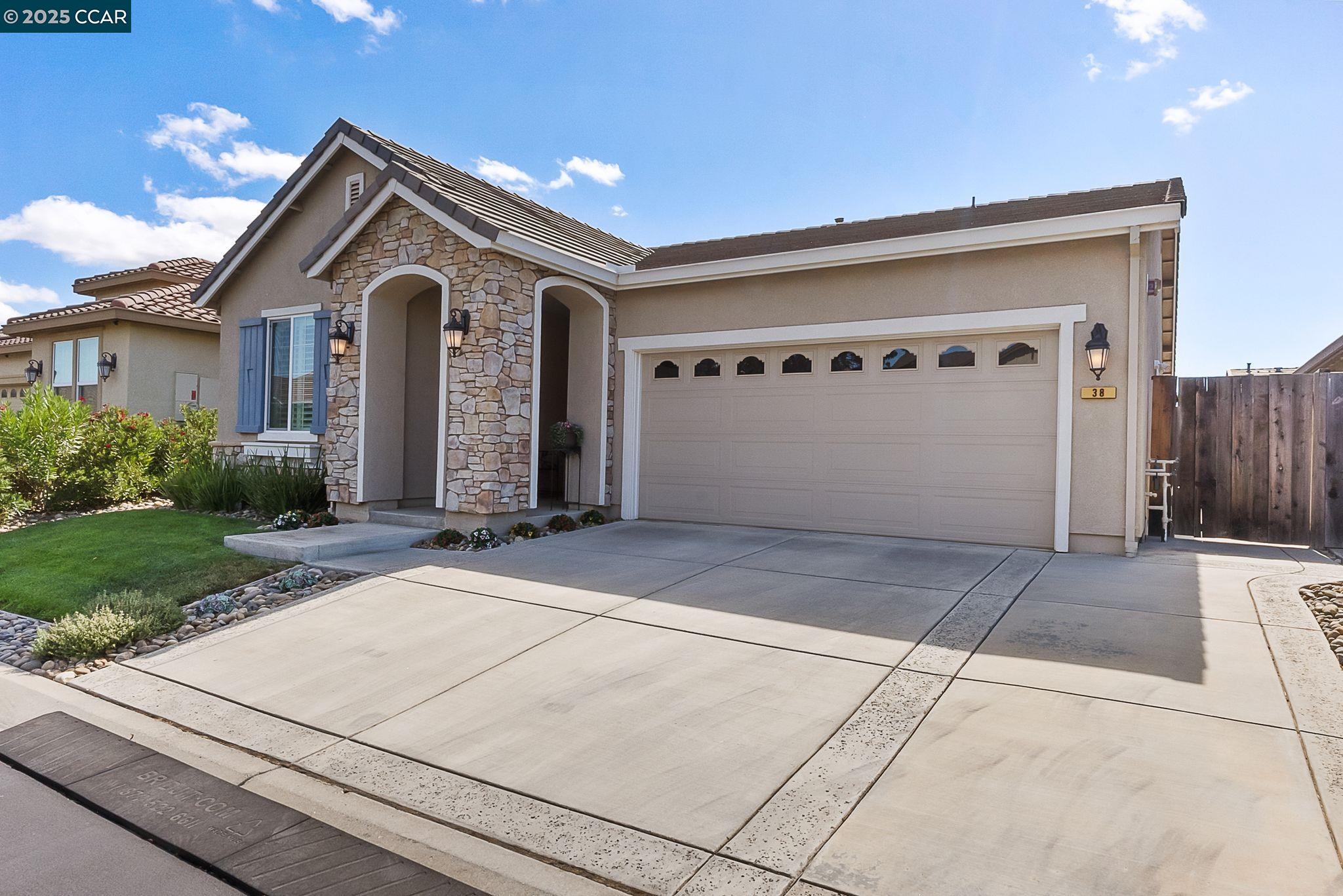 Detail Gallery Image 3 of 44 For 38 Outrigger Way, Discovery Bay,  CA 94505 - 3 Beds | 2 Baths