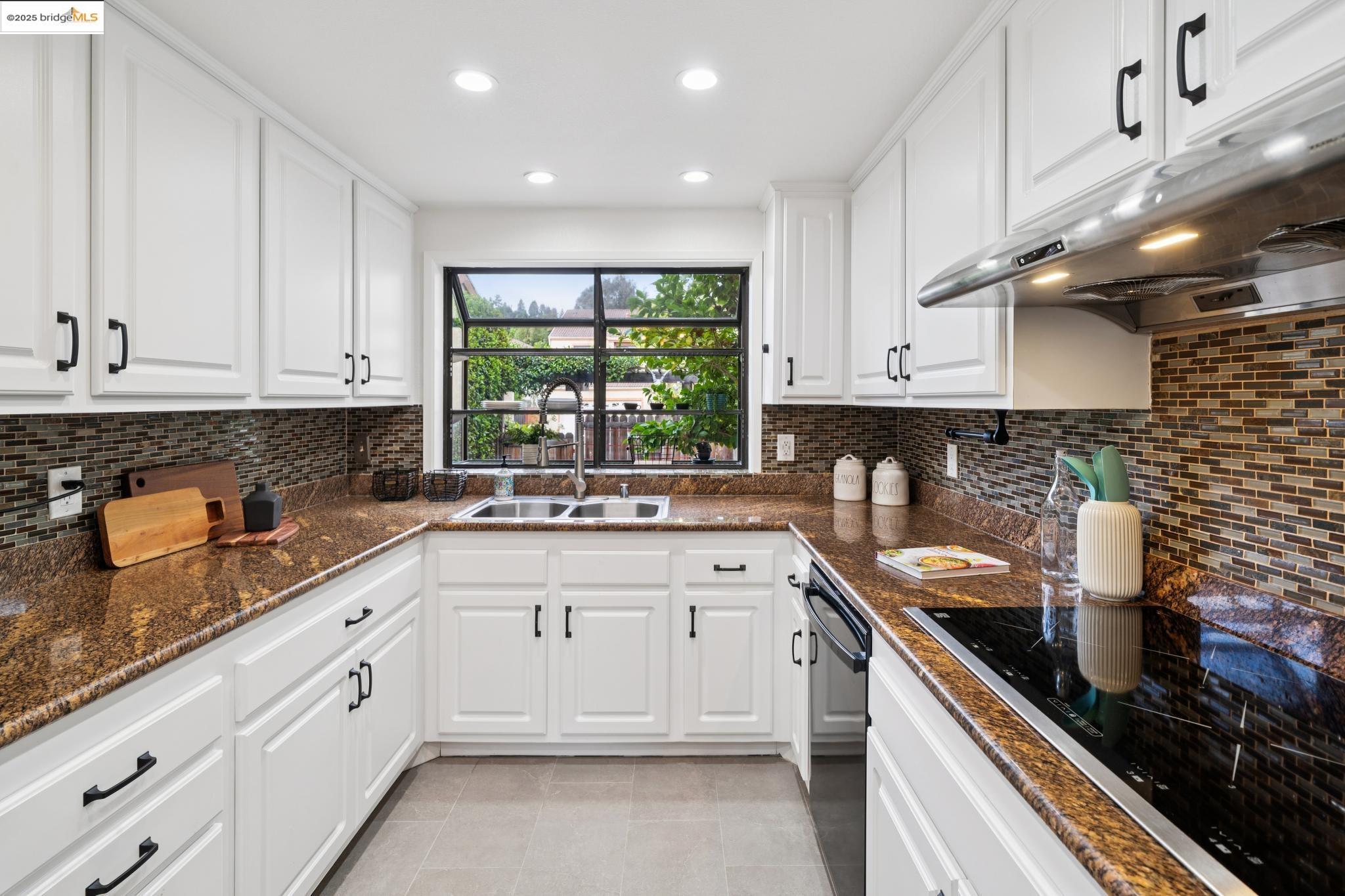 Detail Gallery Image 17 of 49 For 28149 Riggs Ct, Hayward,  CA 94542 - 3 Beds | 2/1 Baths
