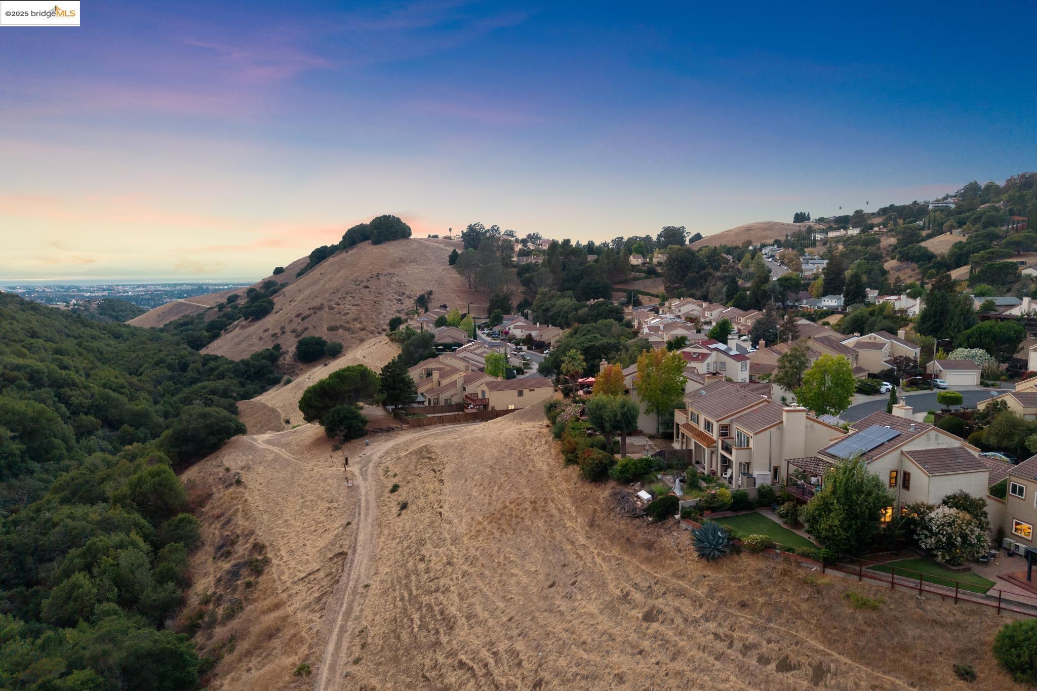 Detail Gallery Image 5 of 49 For 28149 Riggs Ct, Hayward,  CA 94542 - 3 Beds | 2/1 Baths