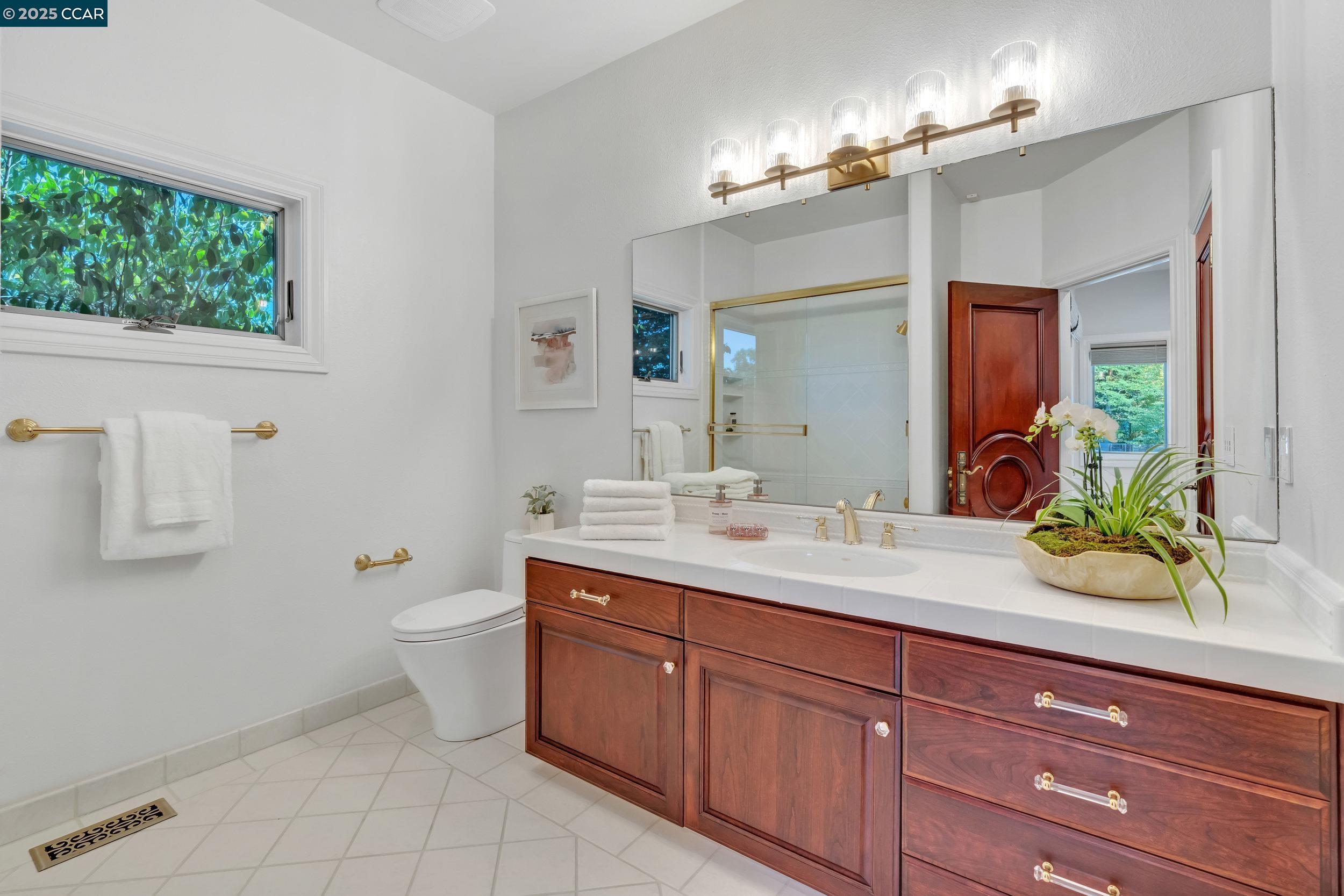 Detail Gallery Image 39 of 60 For 1121 Eagle Nest Ct, Danville,  CA 94506 - 5 Beds | 6/2 Baths