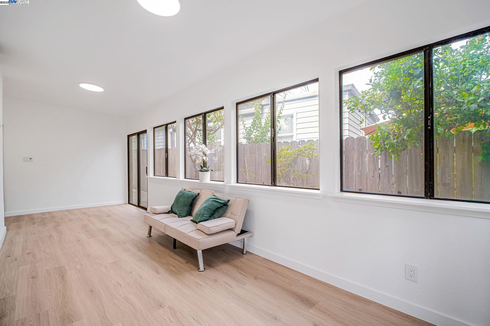 Detail Gallery Image 11 of 57 For 18760 Sandy Rd, Castro Valley,  CA 94546 - 3 Beds | 2 Baths