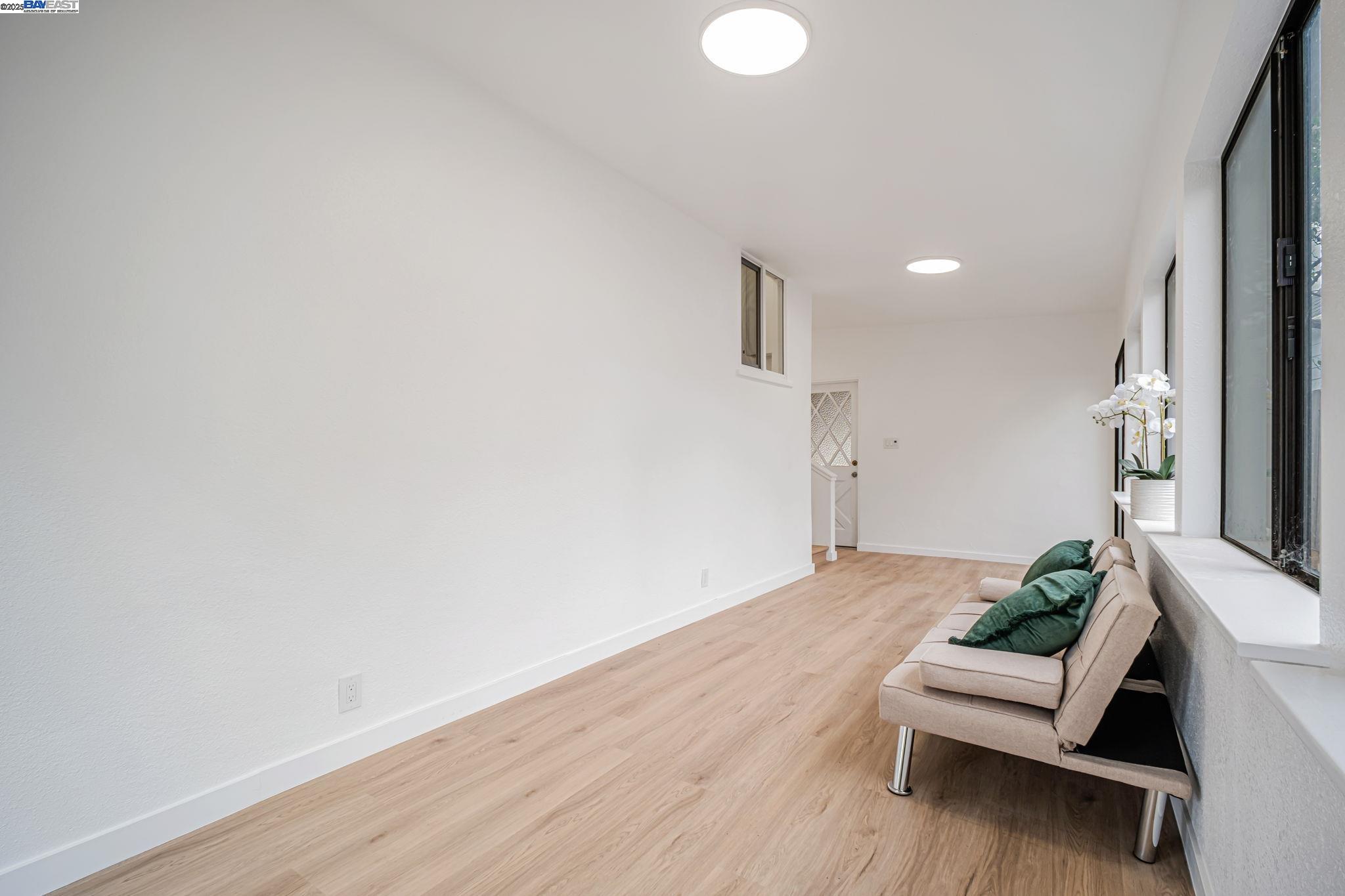 Detail Gallery Image 12 of 57 For 18760 Sandy Rd, Castro Valley,  CA 94546 - 3 Beds | 2 Baths