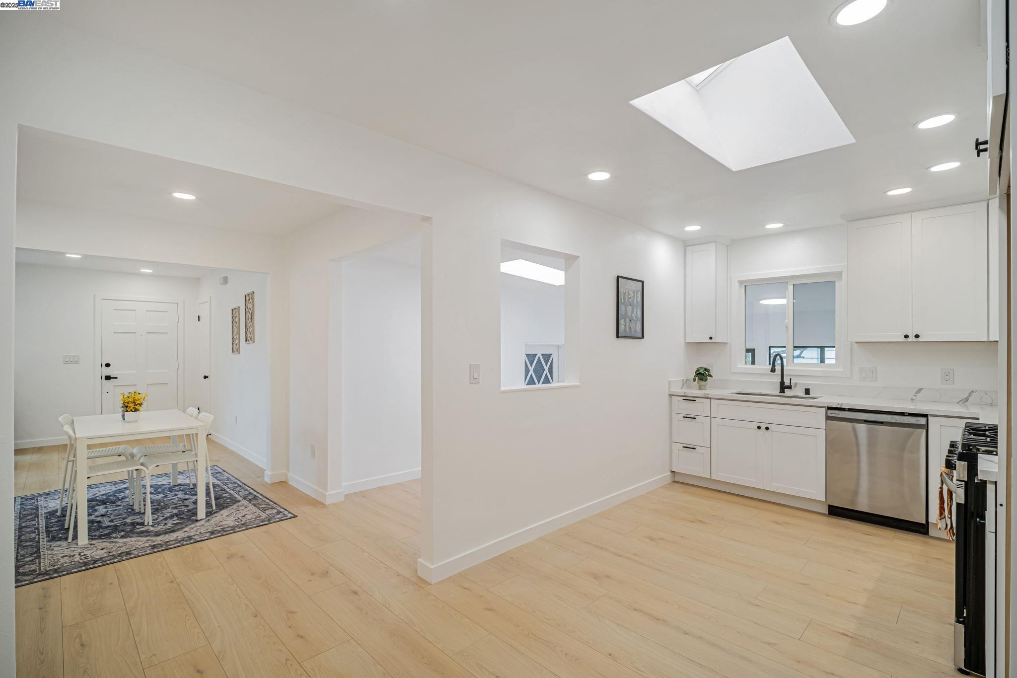 Detail Gallery Image 14 of 57 For 18760 Sandy Rd, Castro Valley,  CA 94546 - 3 Beds | 2 Baths