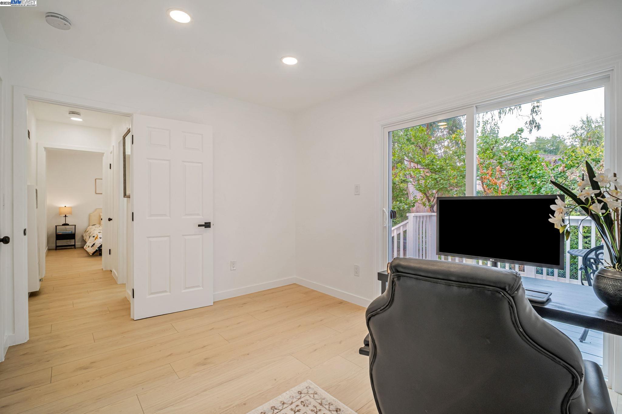 Detail Gallery Image 23 of 57 For 18760 Sandy Rd, Castro Valley,  CA 94546 - 3 Beds | 2 Baths
