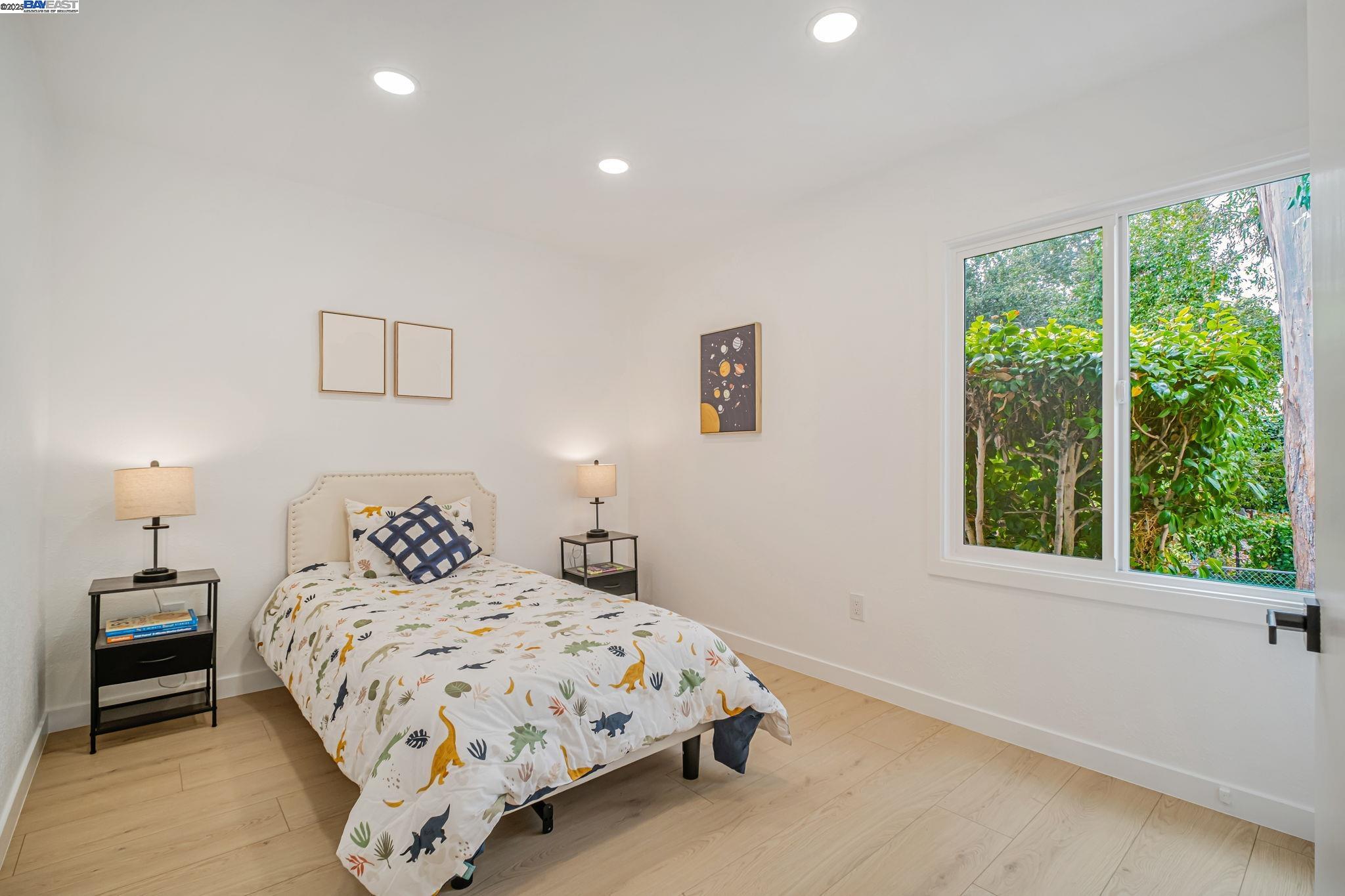Detail Gallery Image 25 of 57 For 18760 Sandy Rd, Castro Valley,  CA 94546 - 3 Beds | 2 Baths