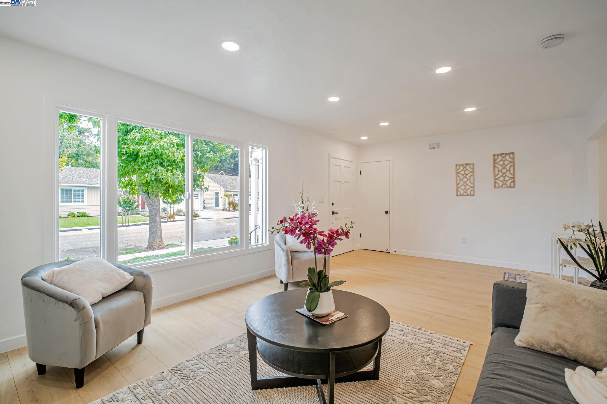Detail Gallery Image 8 of 57 For 18760 Sandy Rd, Castro Valley,  CA 94546 - 3 Beds | 2 Baths