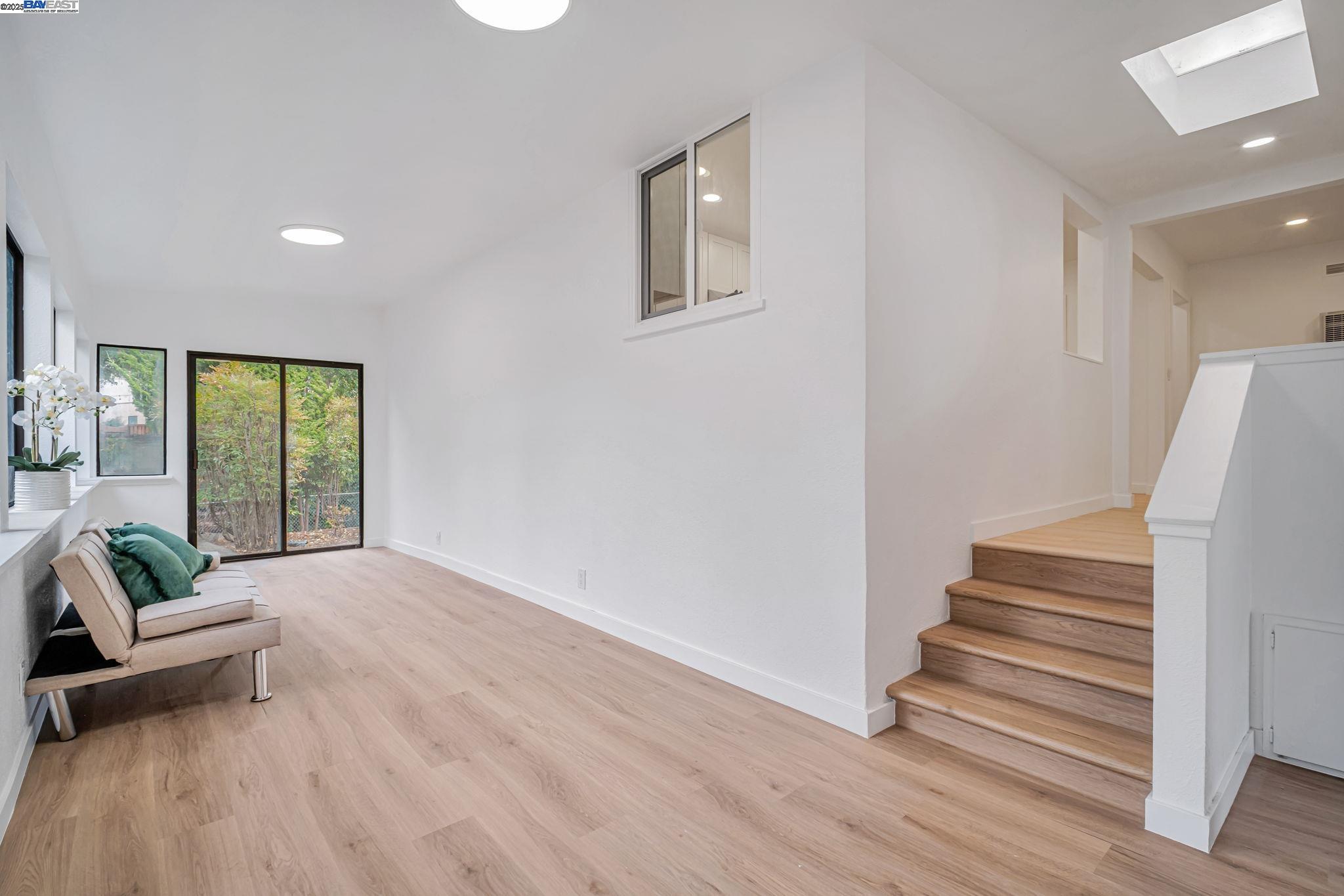 Detail Gallery Image 10 of 57 For 18760 Sandy Rd, Castro Valley,  CA 94546 - 3 Beds | 2 Baths