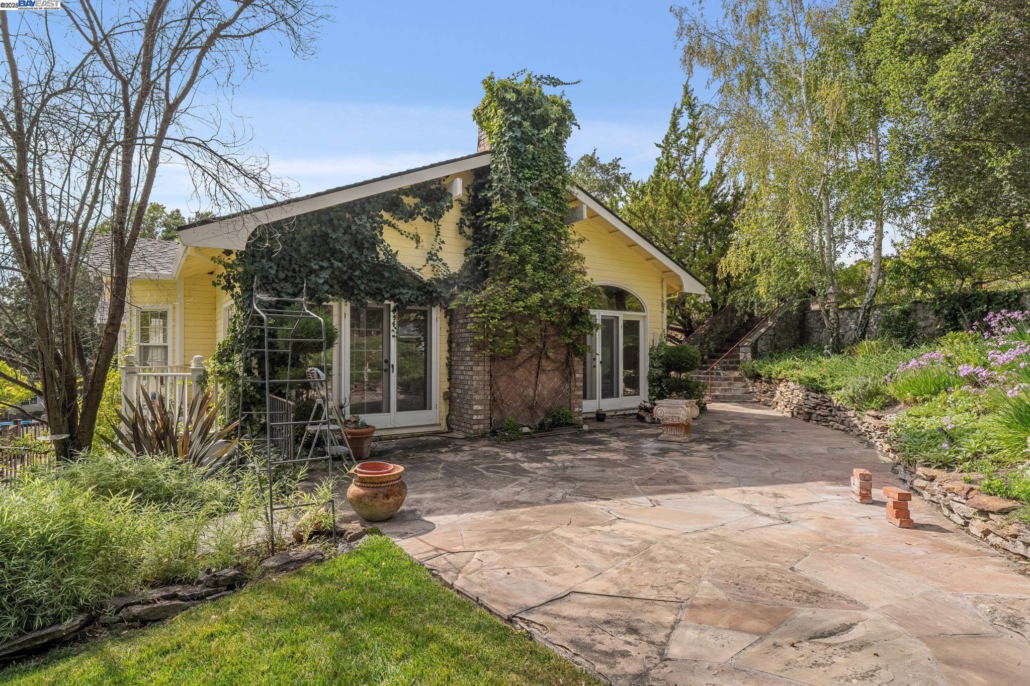 Detail Gallery Image 11 of 53 For 721 Fair Oaks Dr, Alamo,  CA 94507 - 4 Beds | 3 Baths