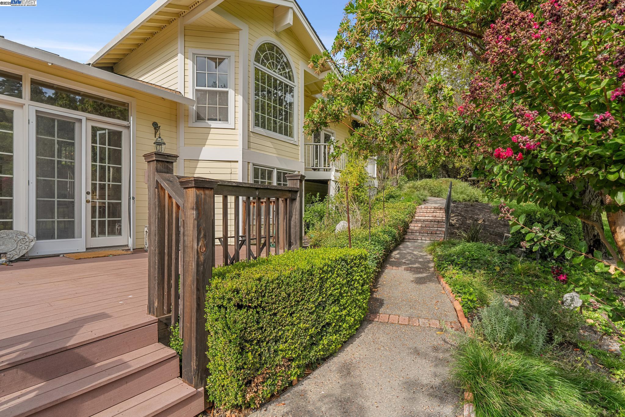 Detail Gallery Image 13 of 53 For 721 Fair Oaks Dr, Alamo,  CA 94507 - 4 Beds | 3 Baths